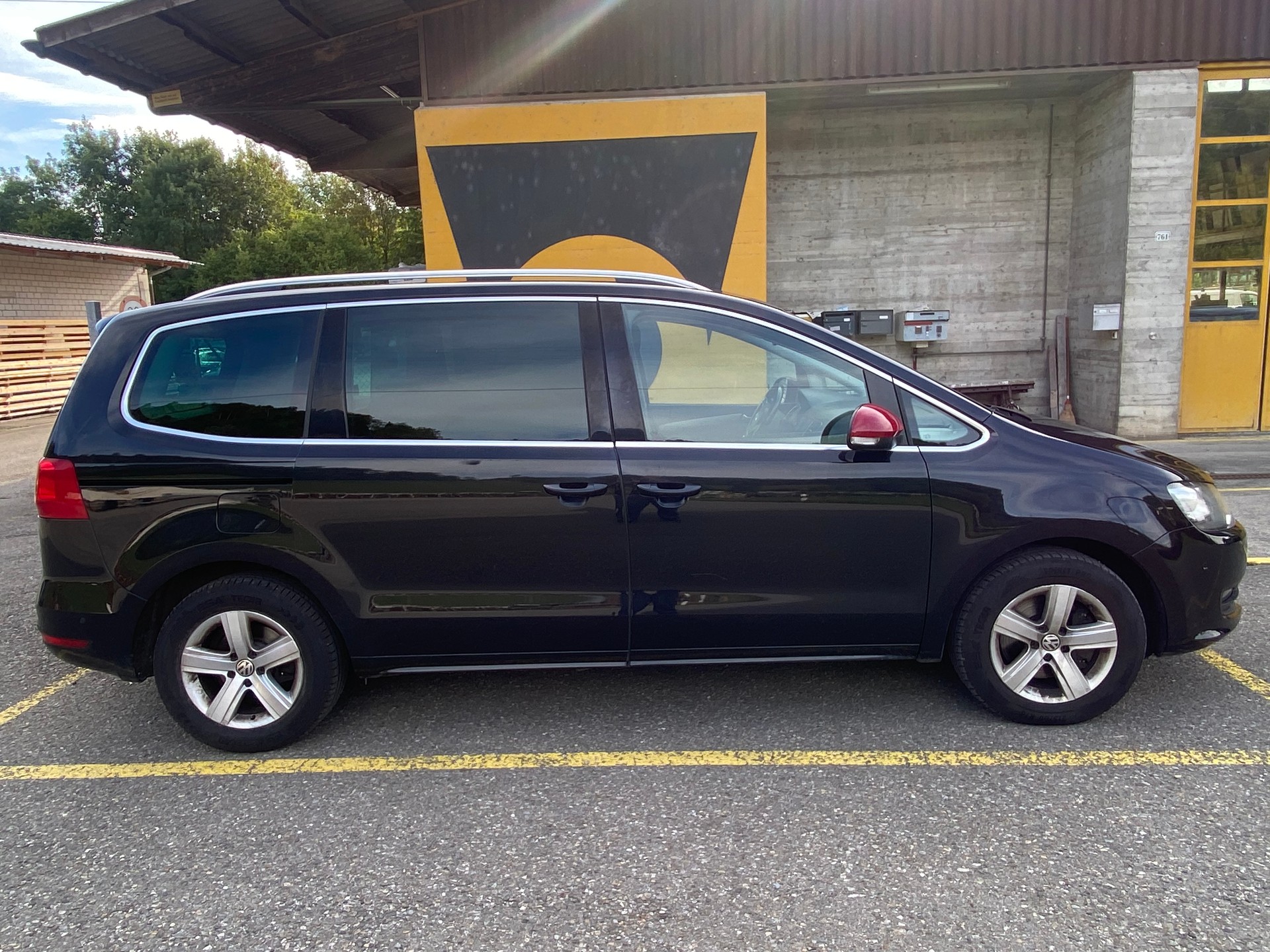 VW Sharan 2.0 TDI BMT Comfortline 4Motion-image-1
