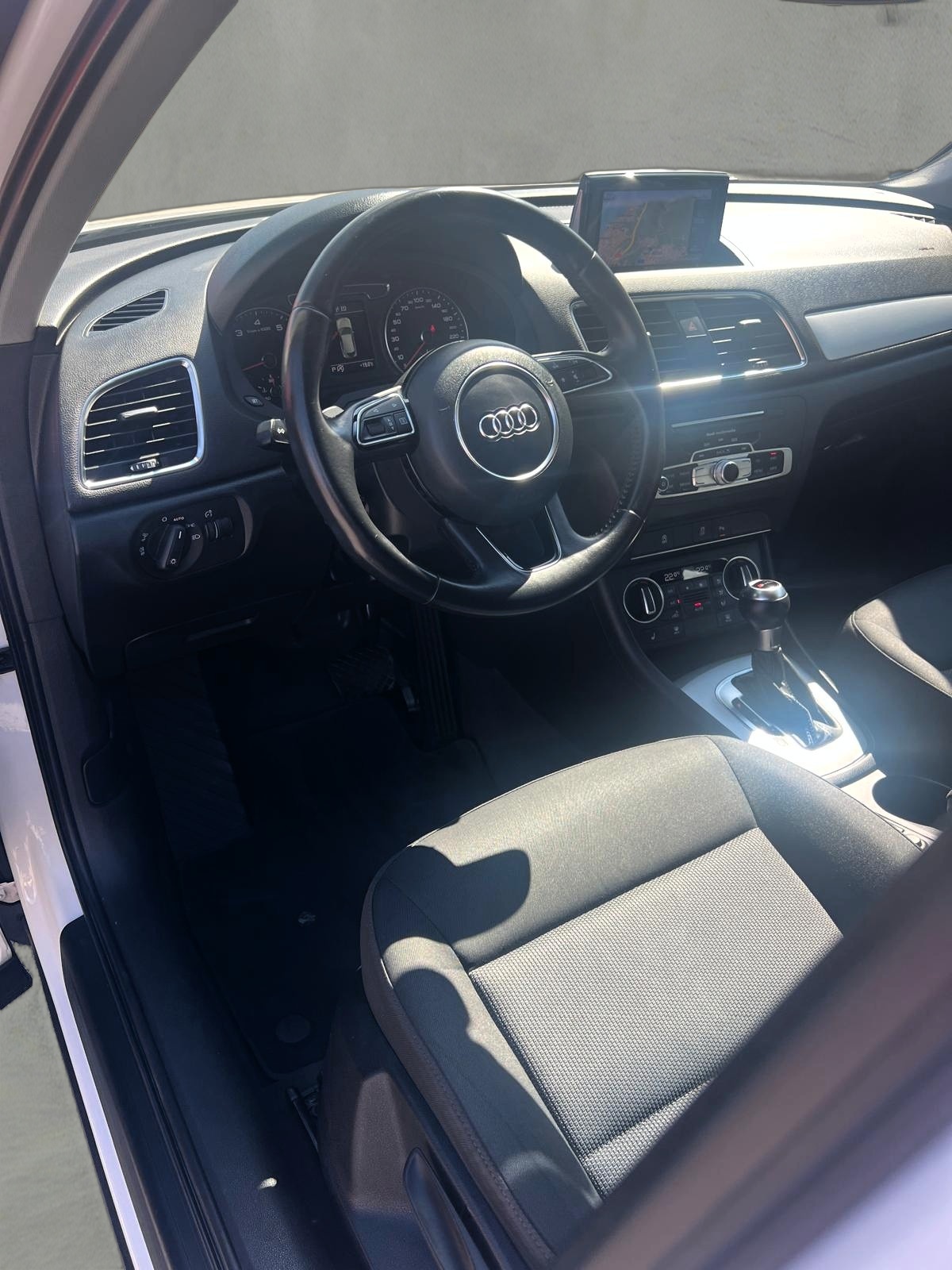 AUDI Q3 1.4 TFSI S-tronic-image-14