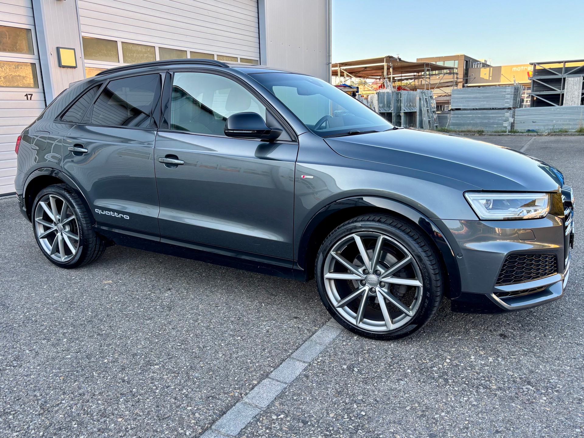 AUDI Q3 2.0 TFSI SPORT Quattro S-tronic S-Line-showroom-element-2