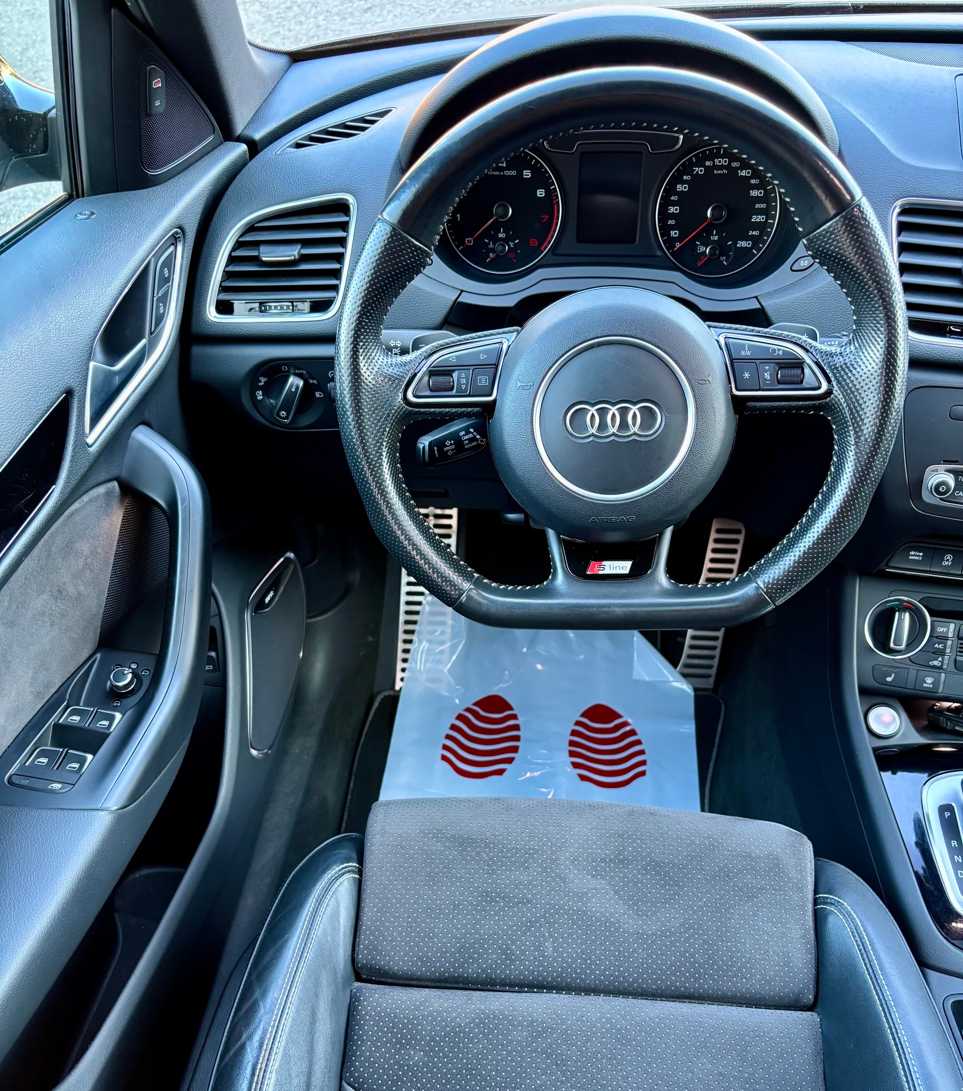 AUDI Q3 2.0 TFSI SPORT Quattro S-tronic S-Line-image-11