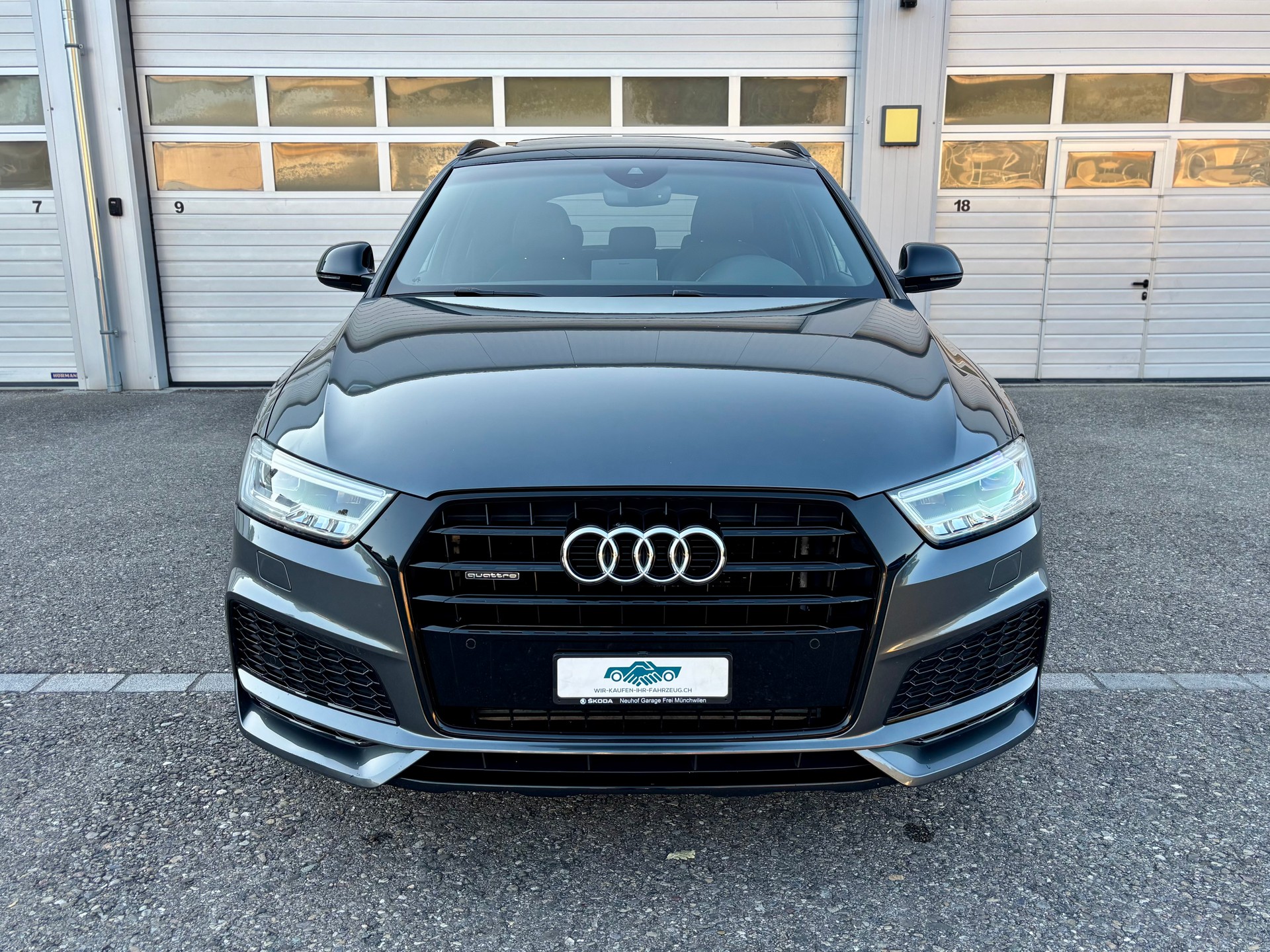 AUDI Q3 2.0 TFSI SPORT Quattro S-tronic S-Line-showroom-element-1