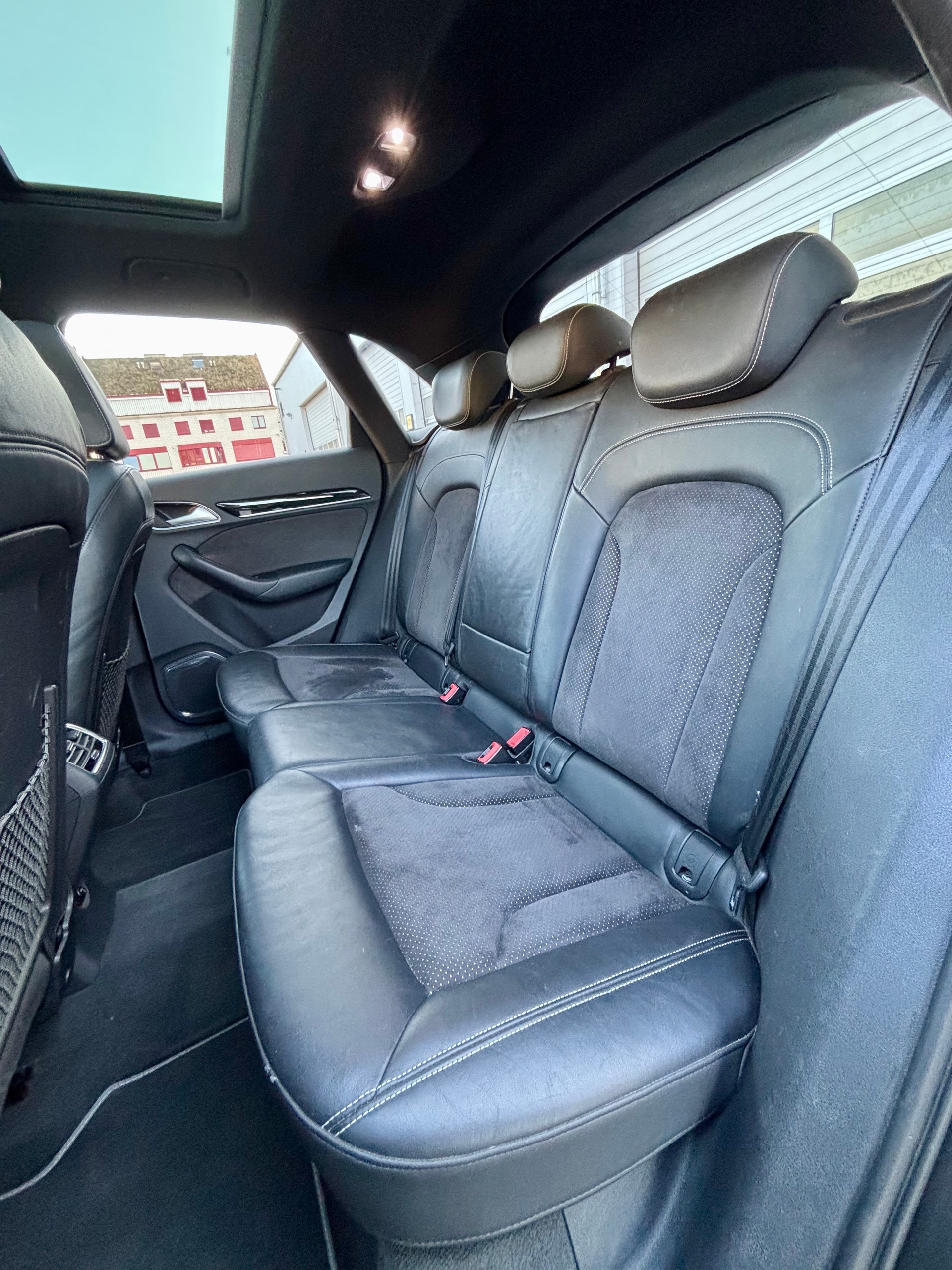 AUDI Q3 2.0 TFSI SPORT Quattro S-tronic S-Line-image-17