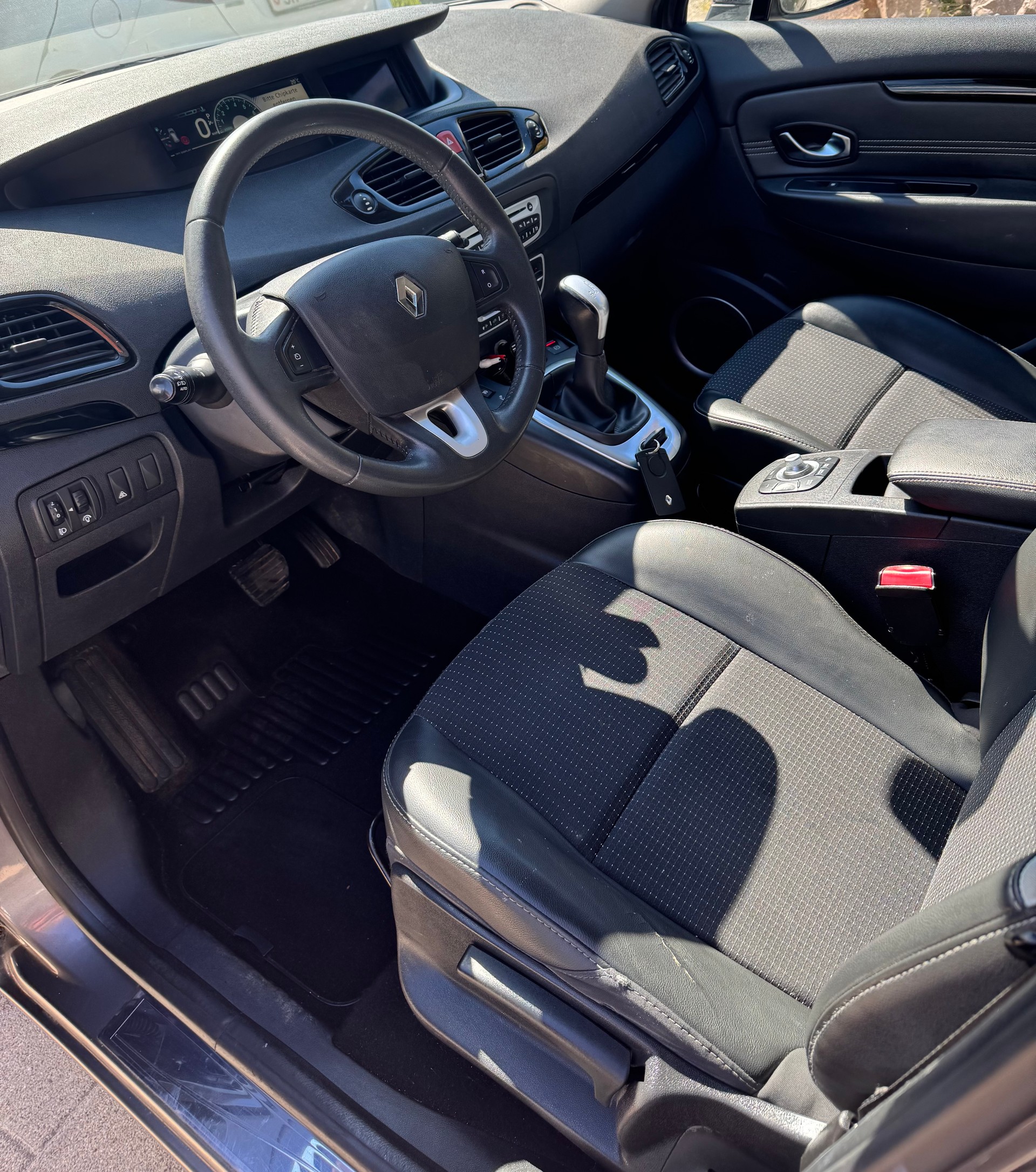 RENAULT 2.0 16V Dynamique CVT 7P •Frisch MFK•-image-1
