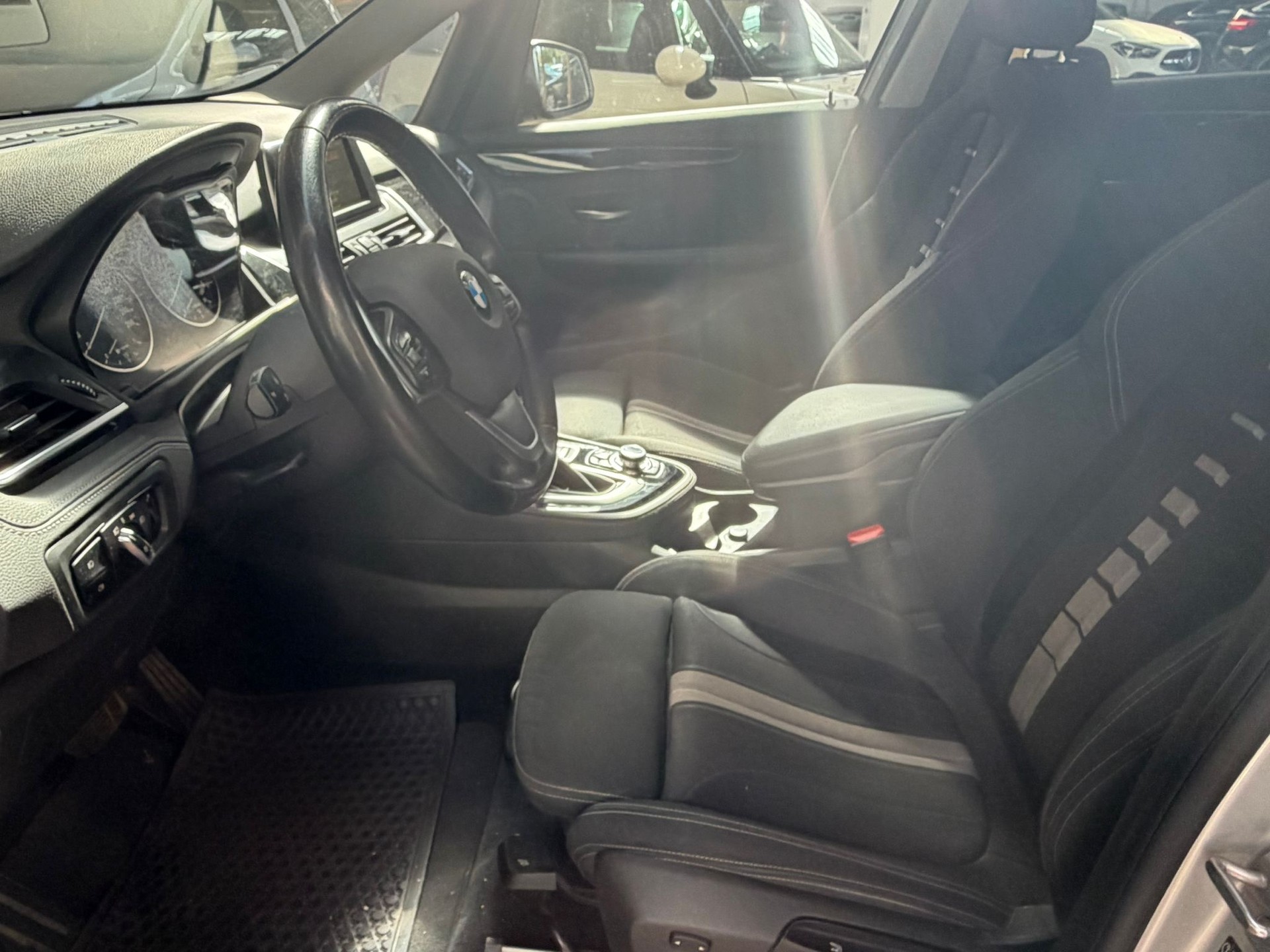 BMW 216d Gran Tourer Luxury Line-image-10