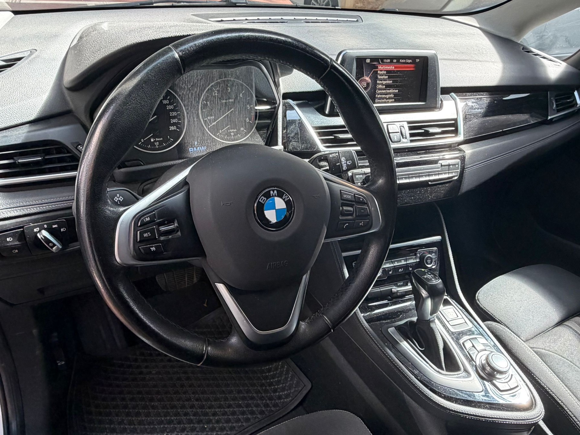 BMW 216d Gran Tourer Luxury Line-image-9