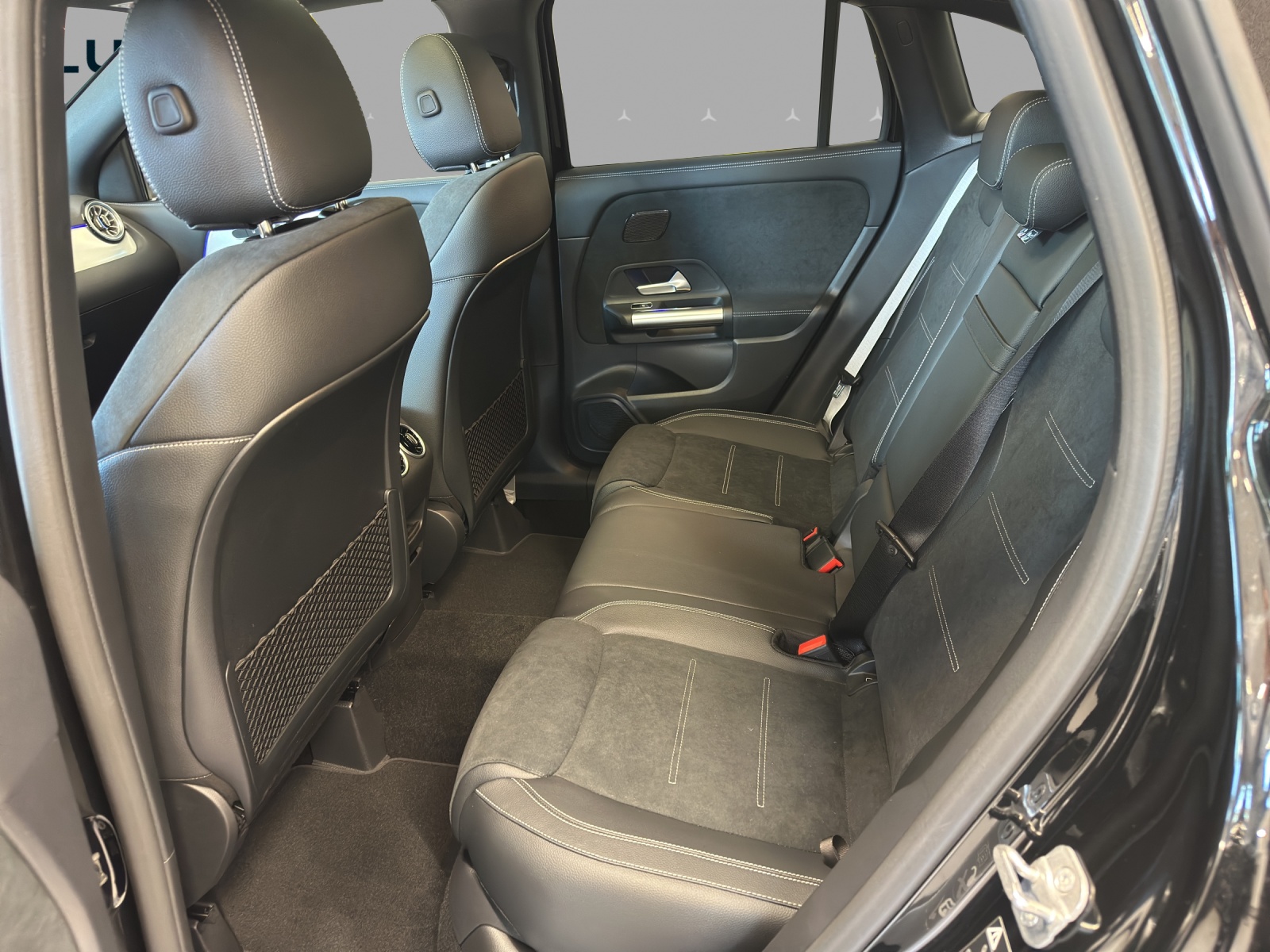 MERCEDES-BENZ GLA 250 4Matic 8G-DCT Swiss Star-image-13