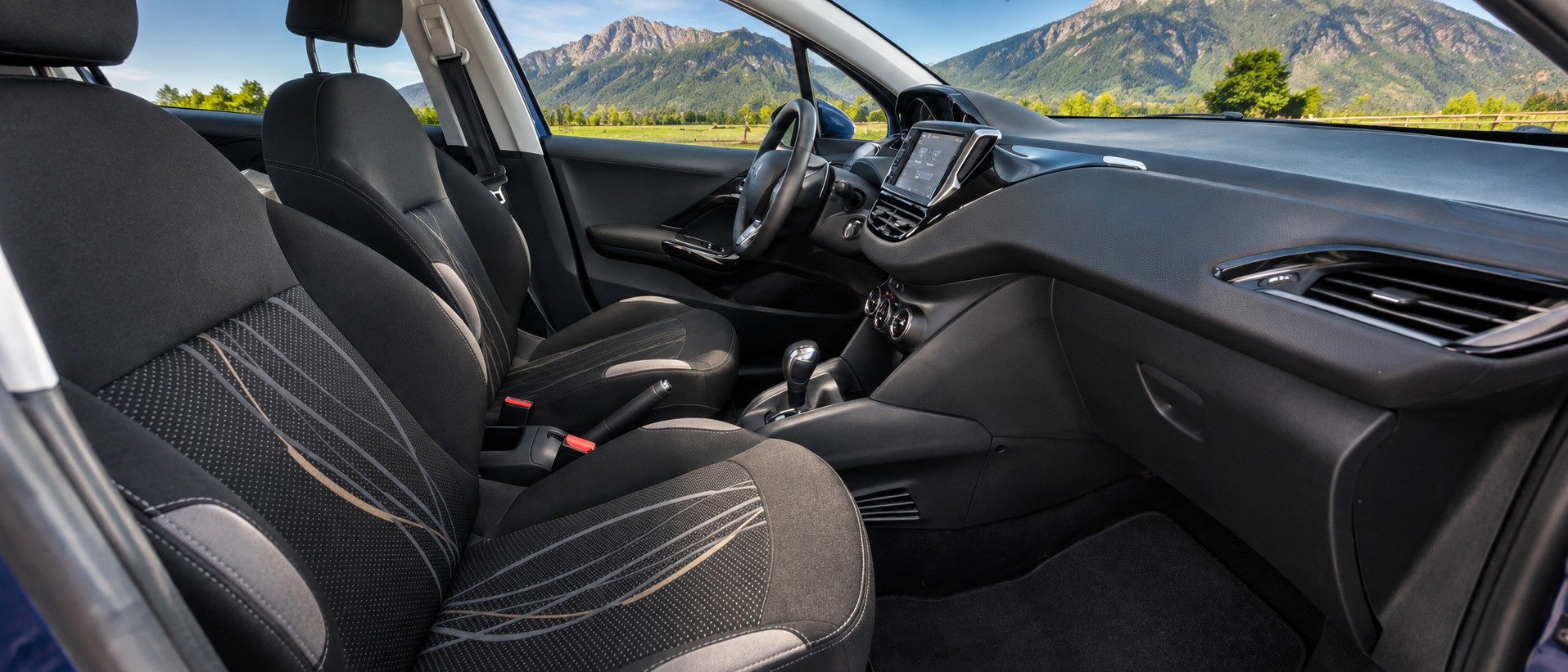 PEUGEOT 208 1.2 e-VTI Style EGS5-image-8