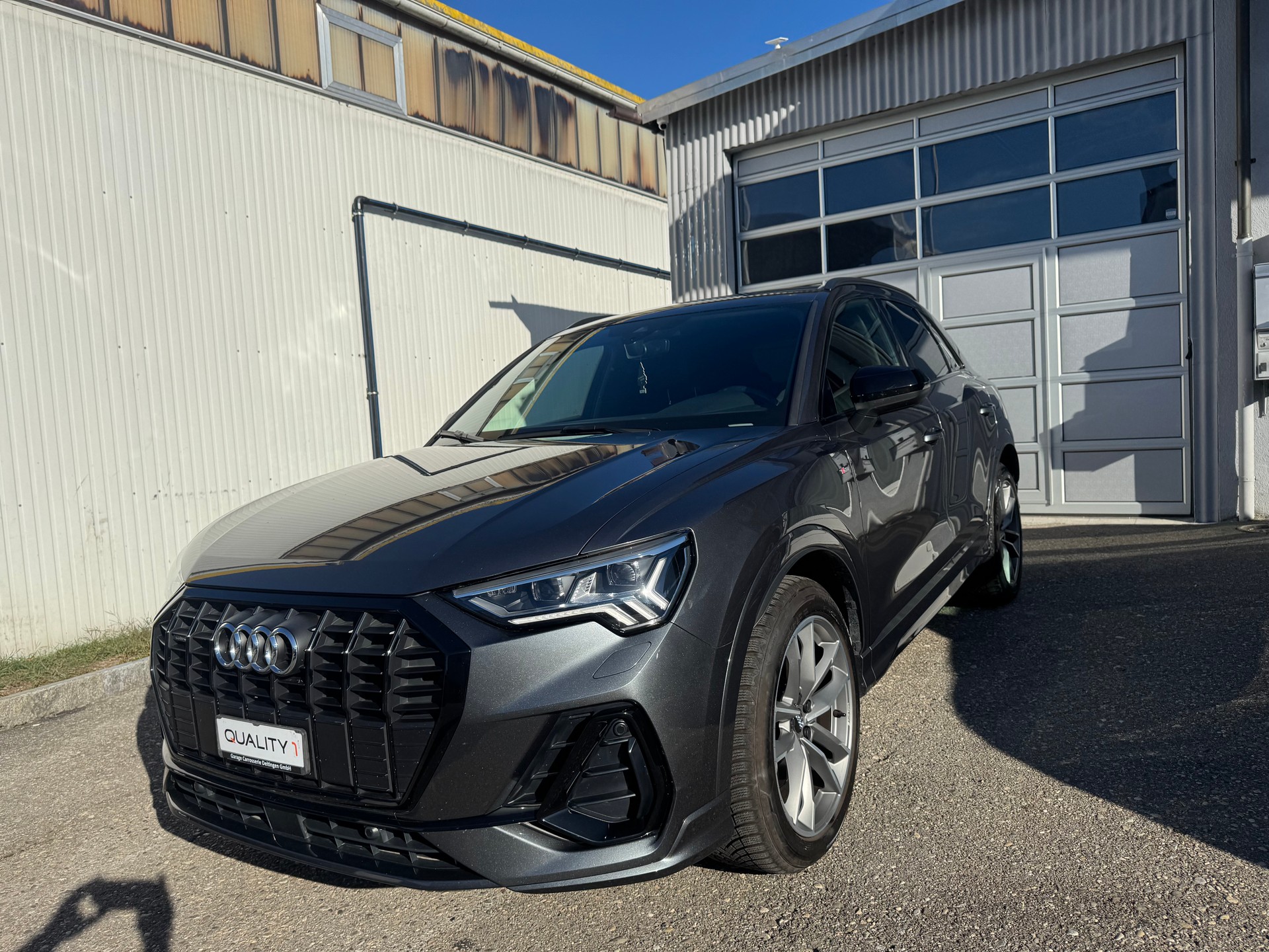 AUDI Q3 40 TDI S line quattro S-tronic-image-0