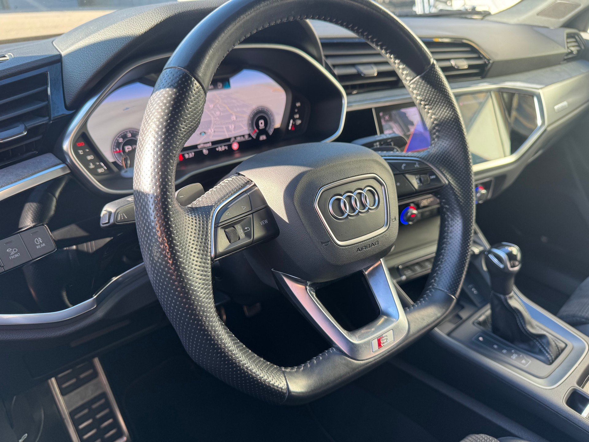 AUDI Q3 40 TDI S line quattro S-tronic-image-10