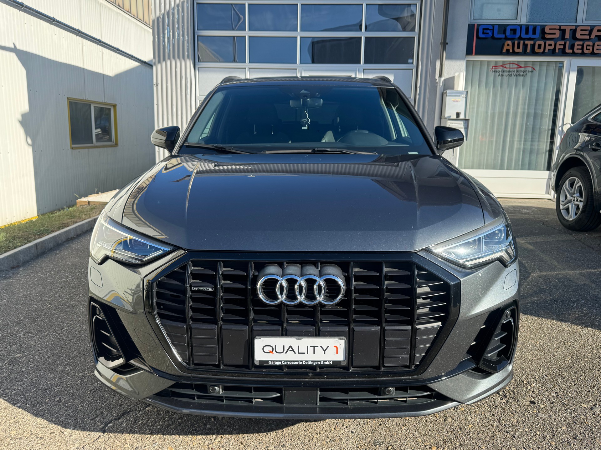 AUDI Q3 40 TDI S line quattro S-tronic-image-2