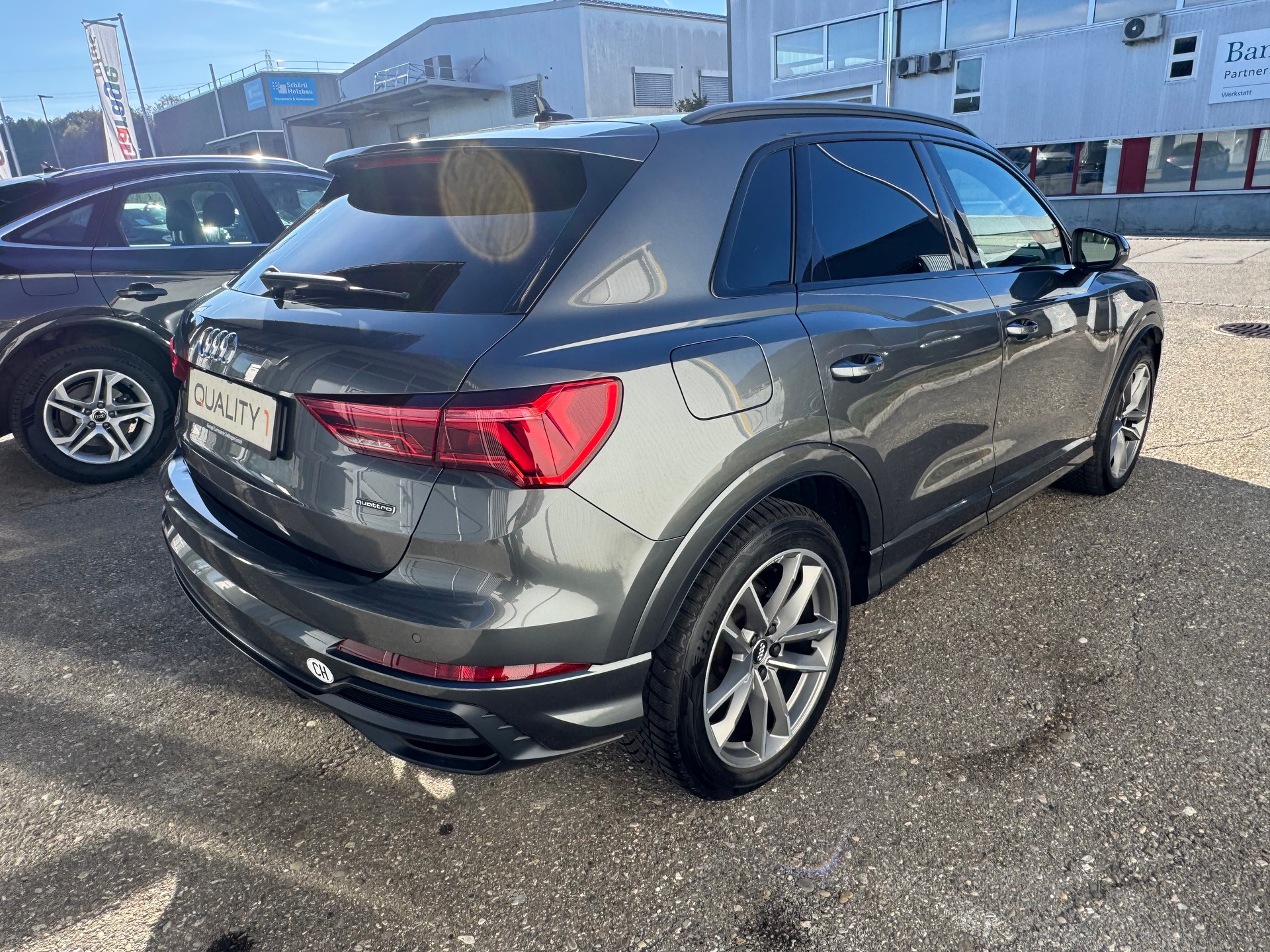AUDI Q3 40 TDI S line quattro S-tronic-image-3