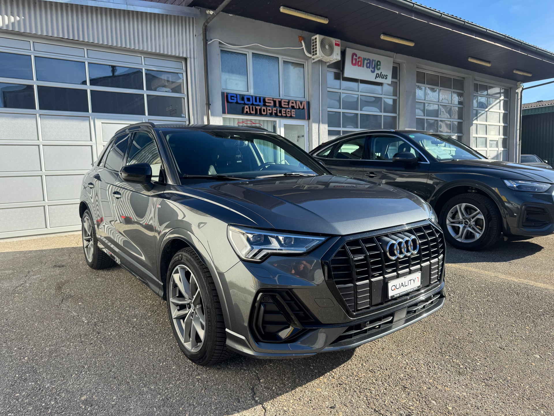 AUDI Q3 40 TDI S line quattro S-tronic-image-1