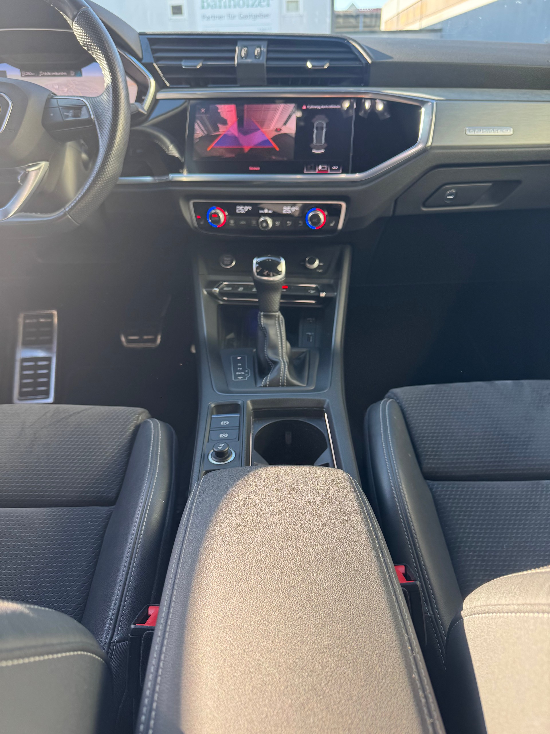 AUDI Q3 40 TDI S line quattro S-tronic-image-9