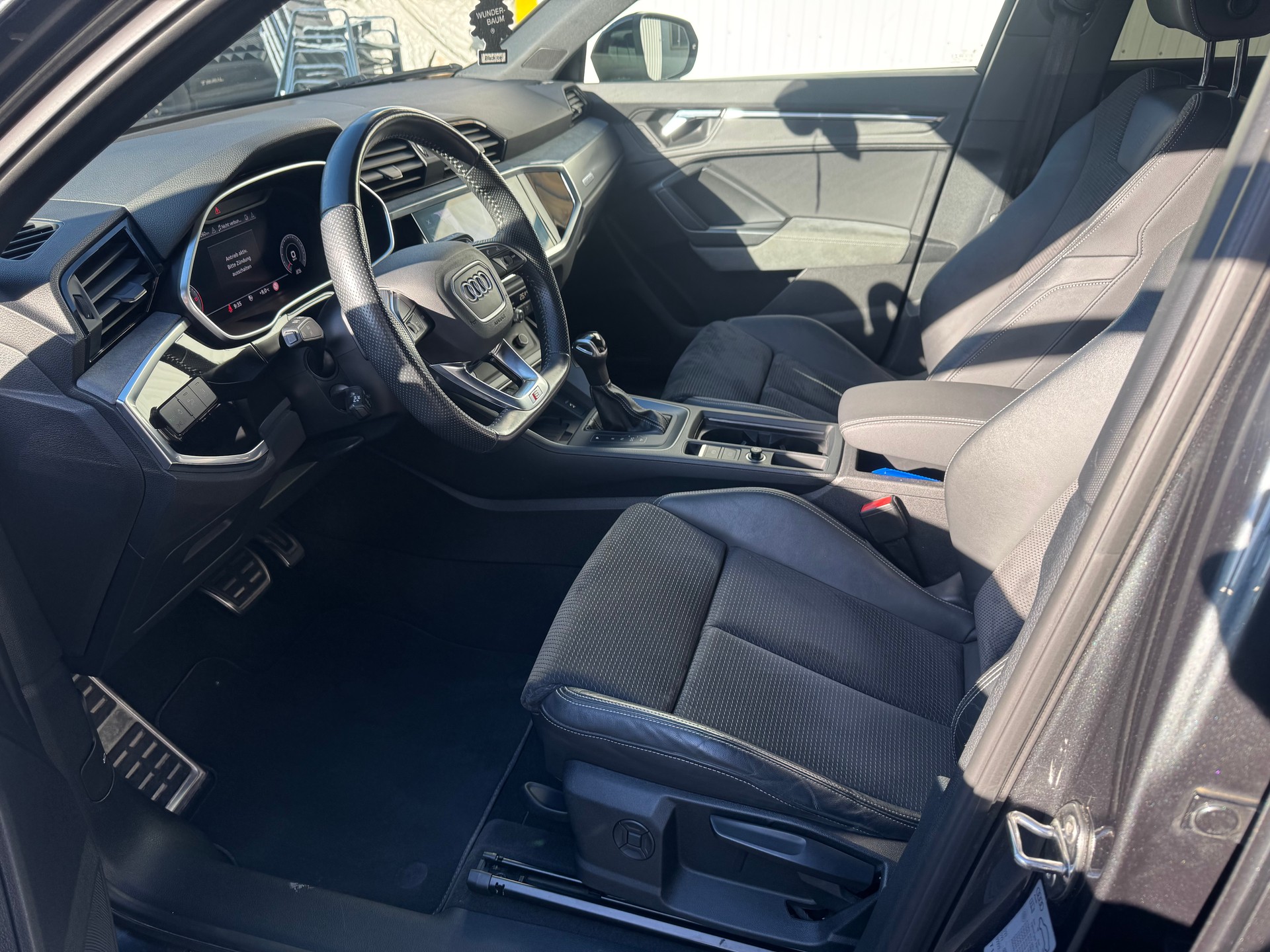 AUDI Q3 40 TDI S line quattro S-tronic-image-6