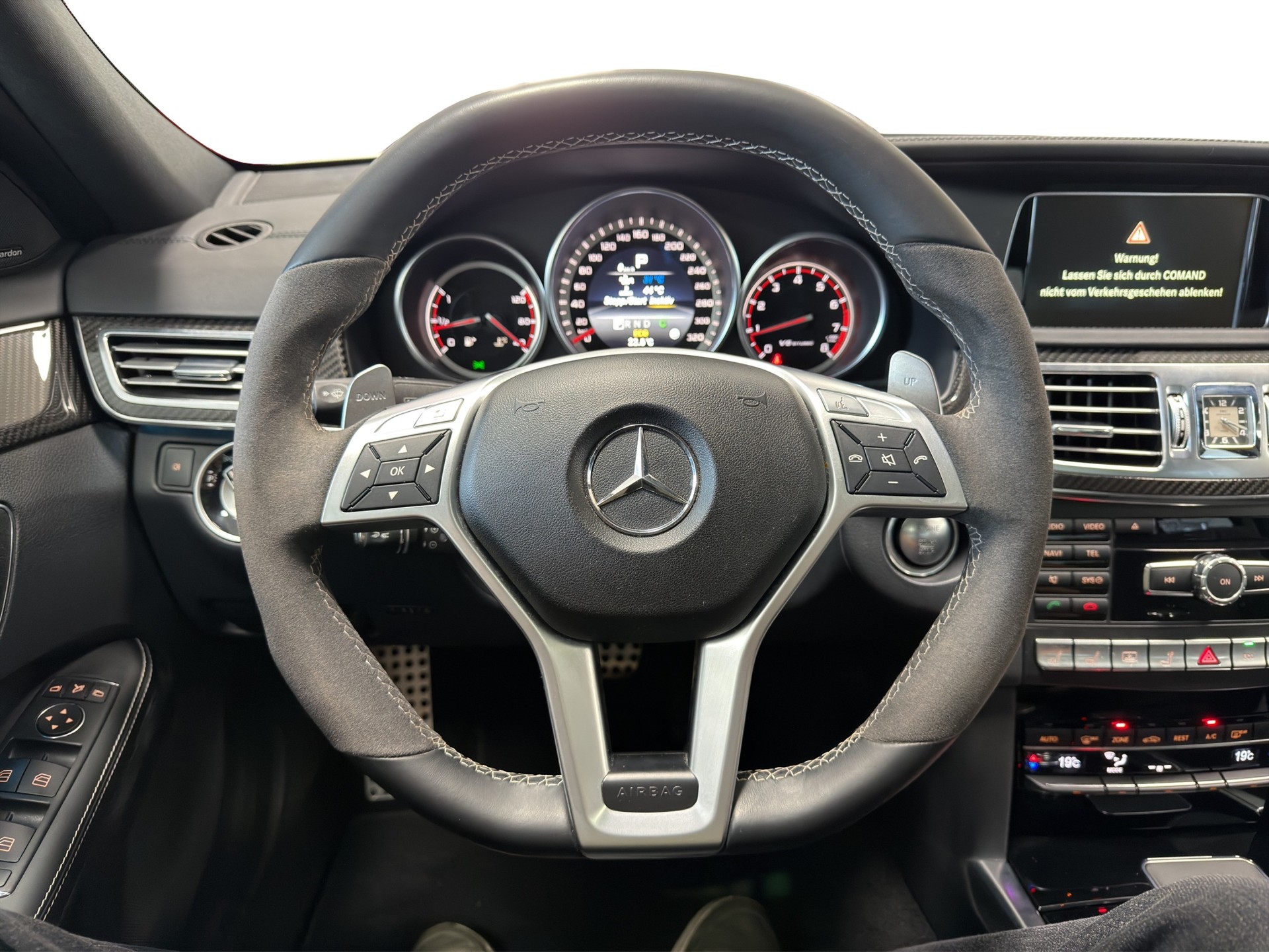 MERCEDES-BENZ E 63 AMG S 4Matic Speedshift-image-22