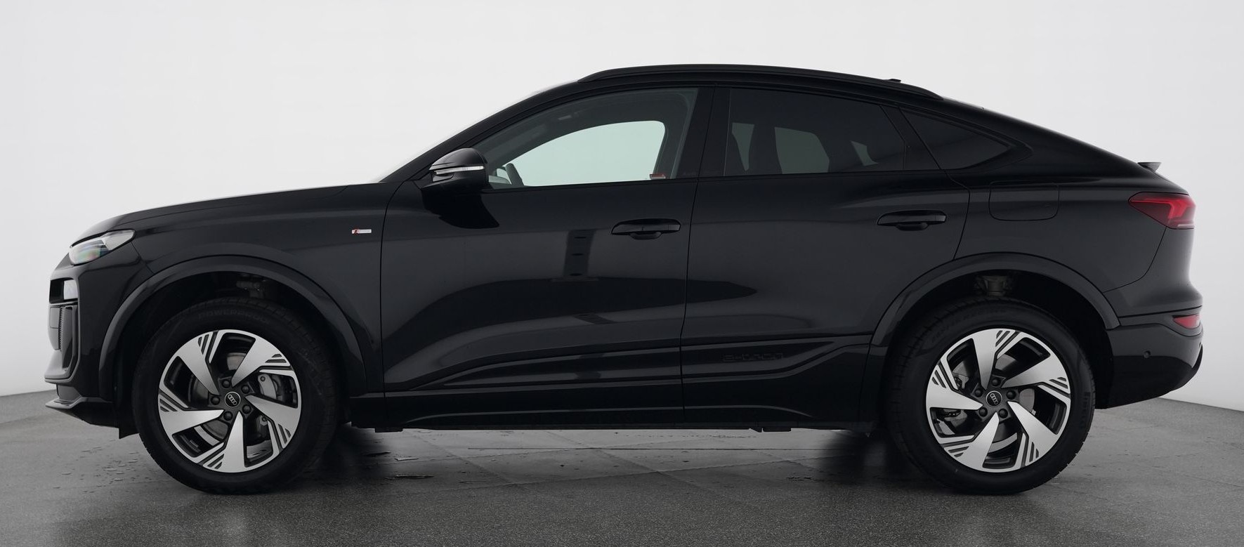 AUDI Q6 Sportback e-tron quattro S-Line Tech pro mit Anhängerkupplung-image-1