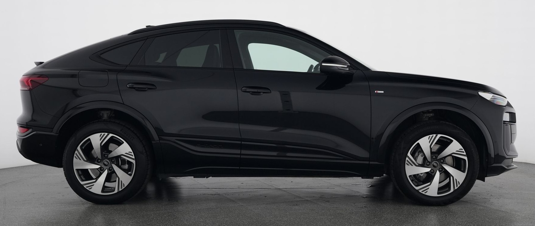 AUDI Q6 Sportback e-tron quattro S-Line Tech pro mit Anhängerkupplung-image-4