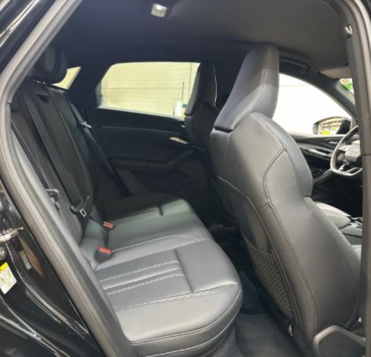 AUDI Q6 Sportback e-tron quattro S-Line Tech pro mit Anhängerkupplung-image-9