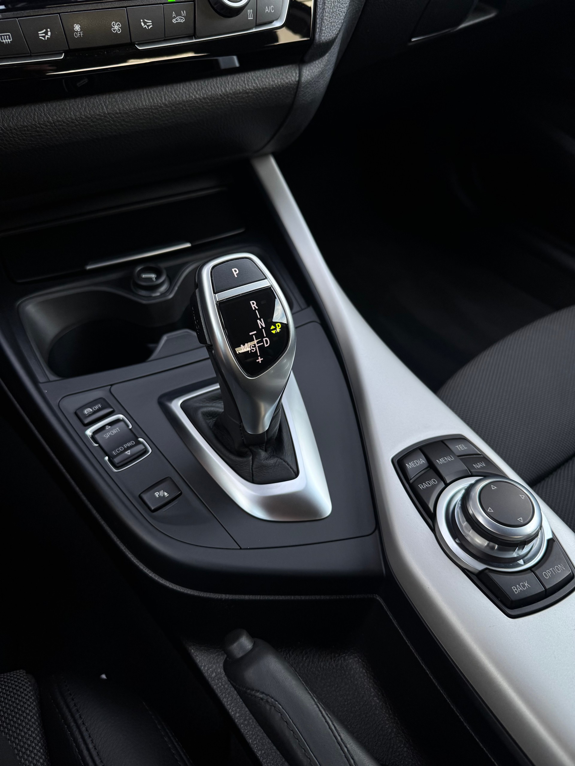 BMW 220i Modern Line Steptronic / ab MFK bei Verkauf-image-12