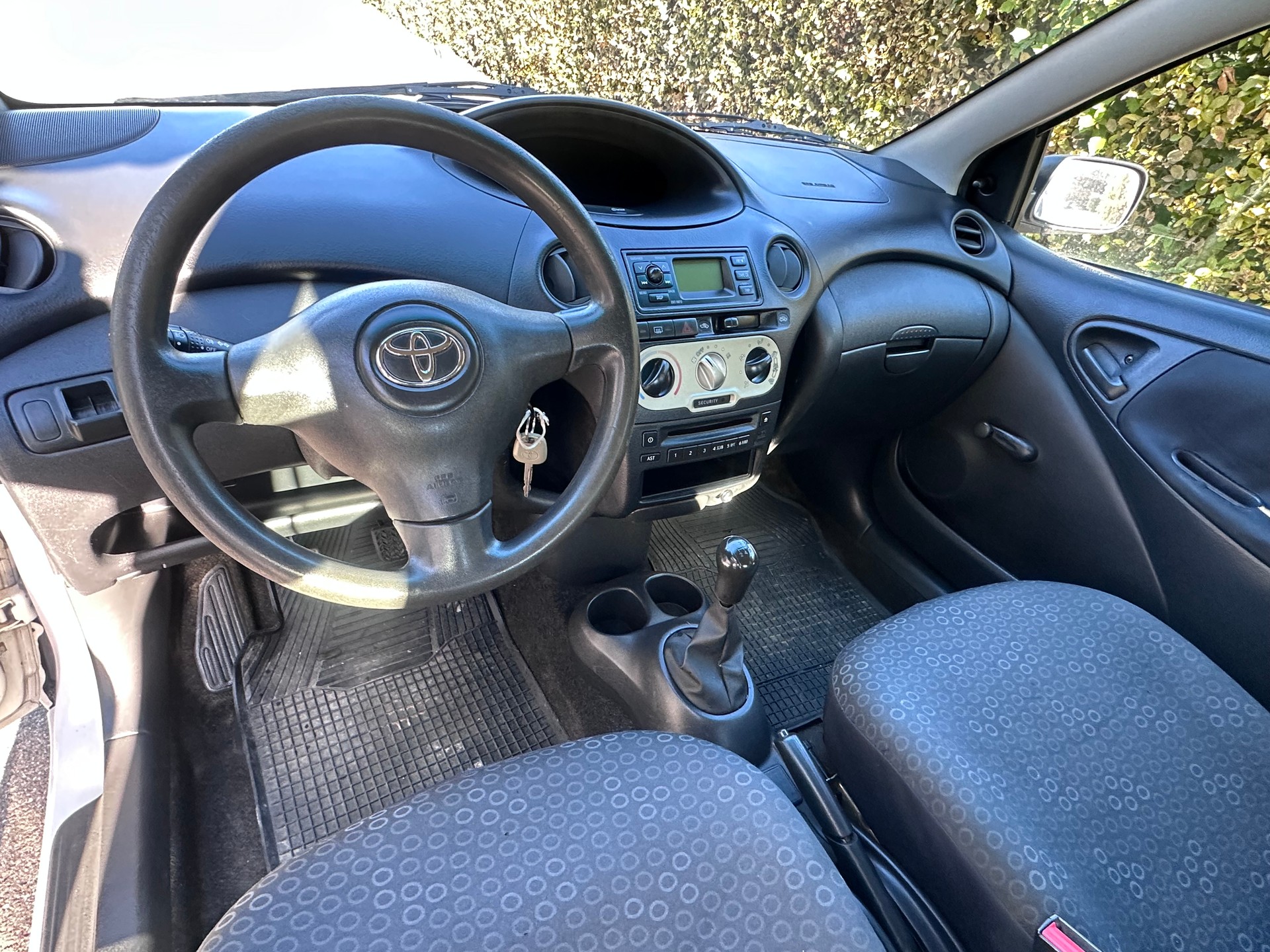 TOYOTA Yaris 1.0 Linea Luna-image-8