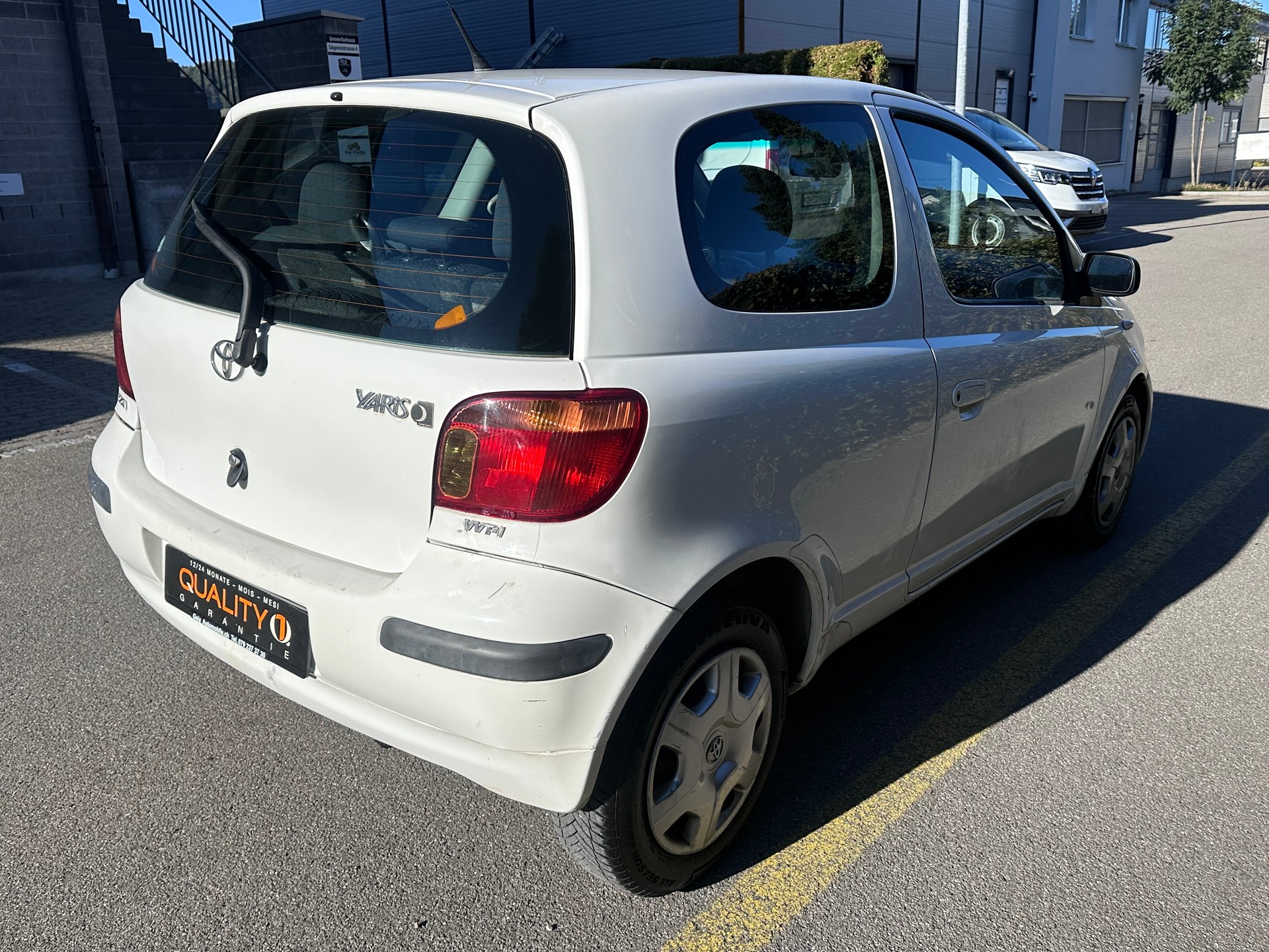 TOYOTA Yaris 1.0 Linea Luna-image-3