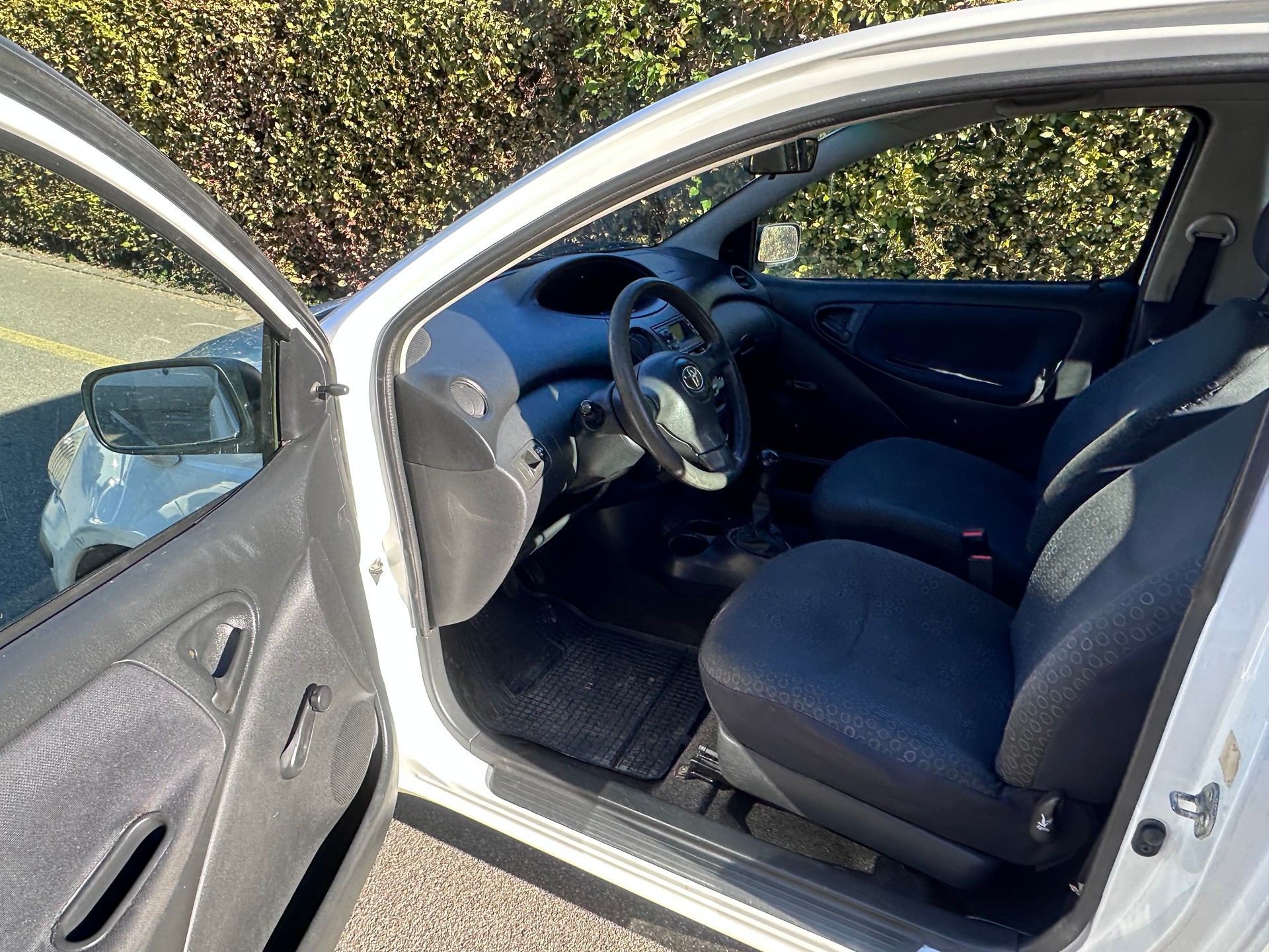 TOYOTA Yaris 1.0 Linea Luna-image-10
