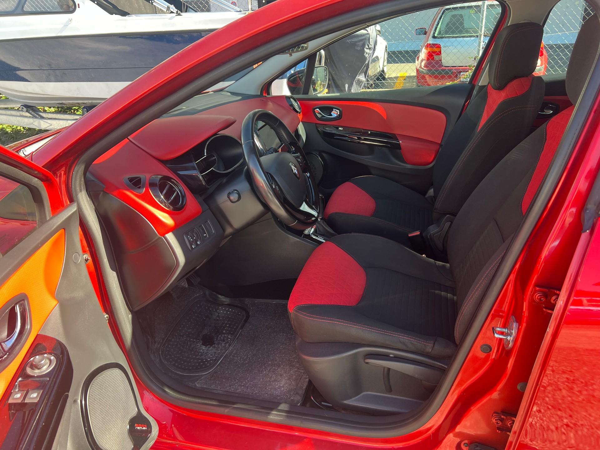 RENAULT Clio Grandtour 1.5 dCi Swiss Edition EDC-image-10
