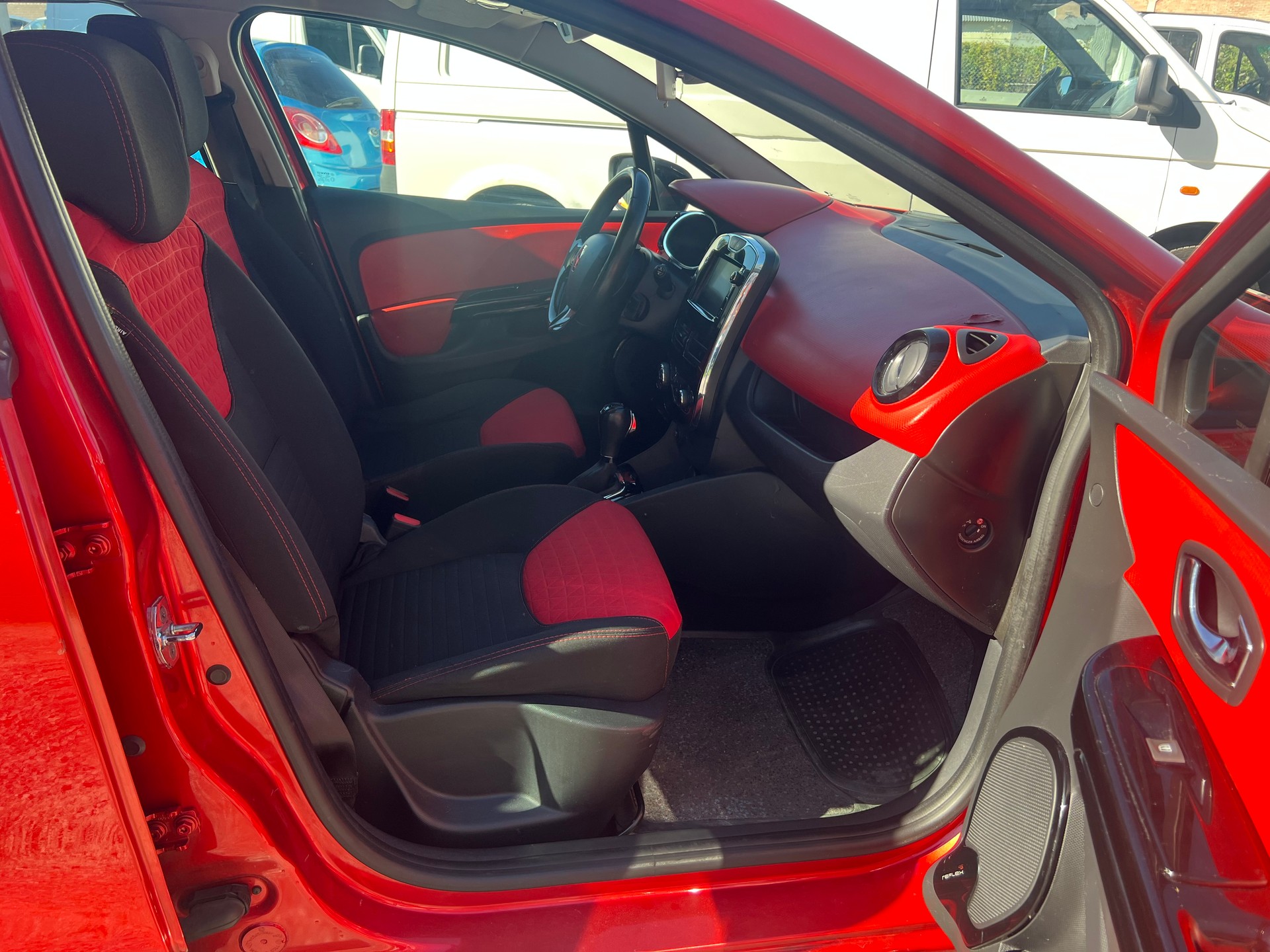 RENAULT Clio Grandtour 1.5 dCi Swiss Edition EDC-image-14