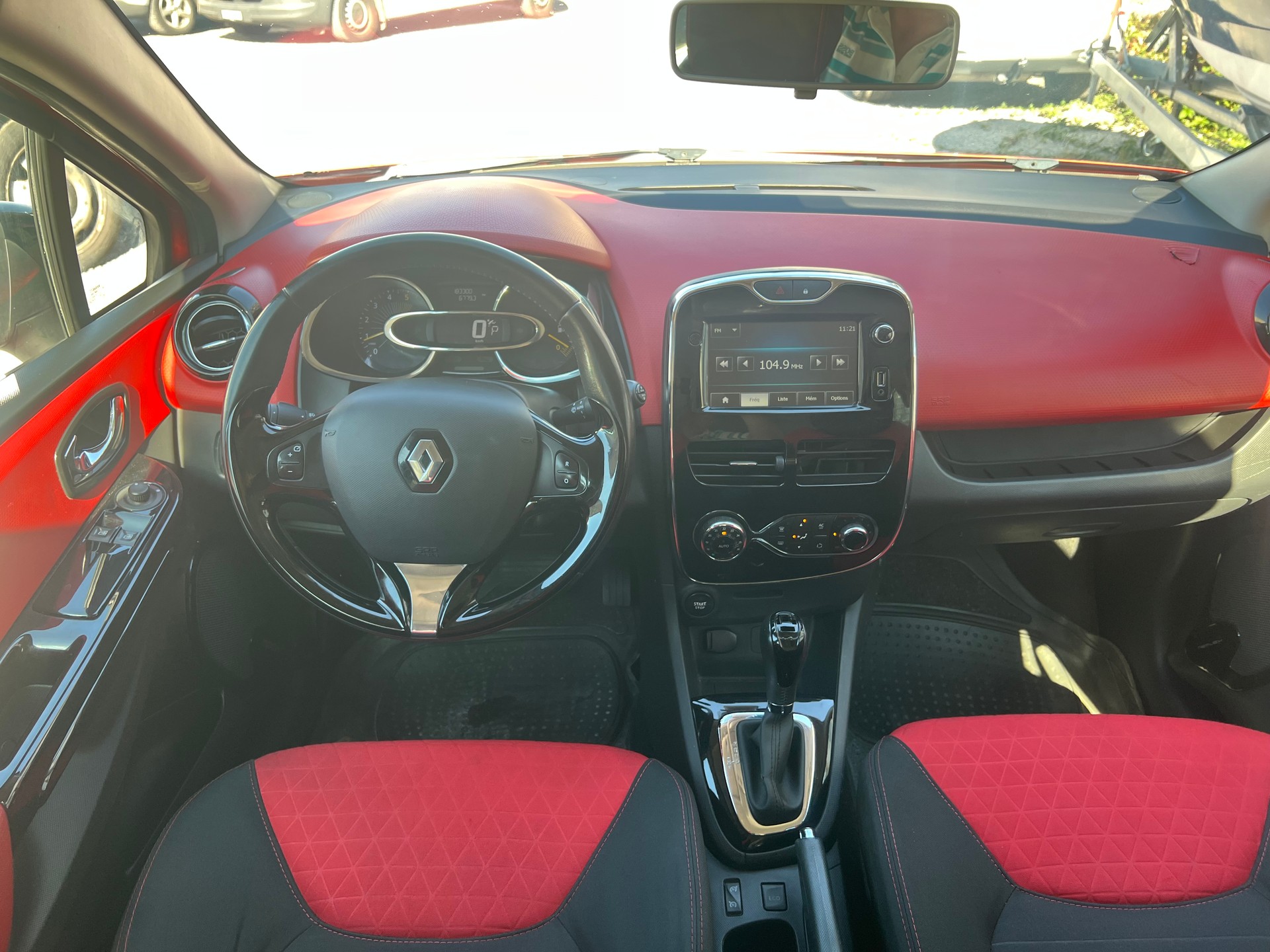 RENAULT Clio Grandtour 1.5 dCi Swiss Edition EDC-image-8