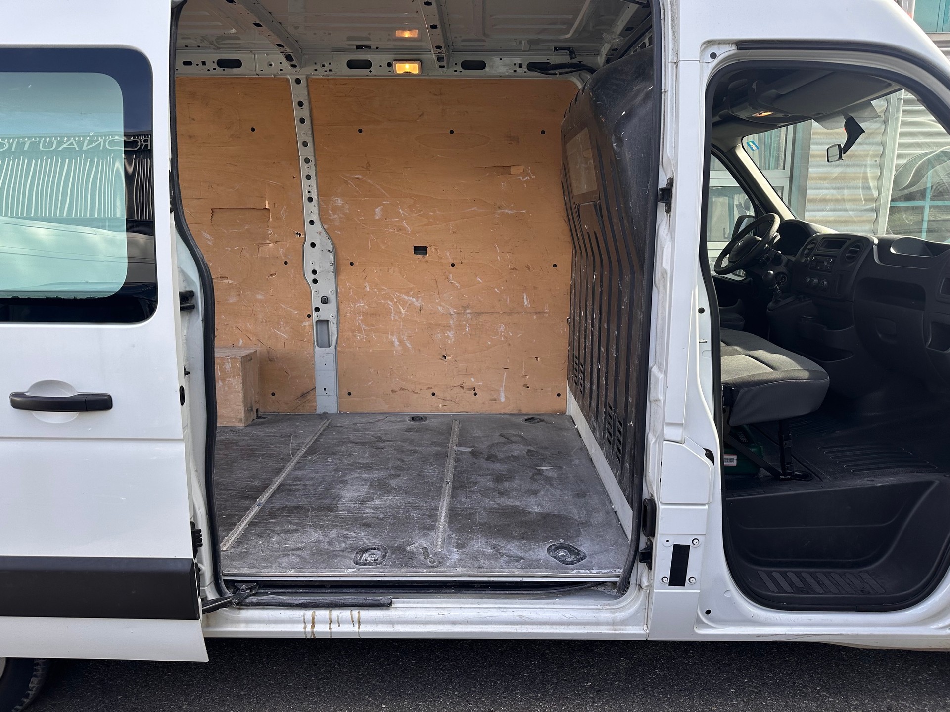 RENAULT Master T33 2.3dCi 130 L2H2-image-8