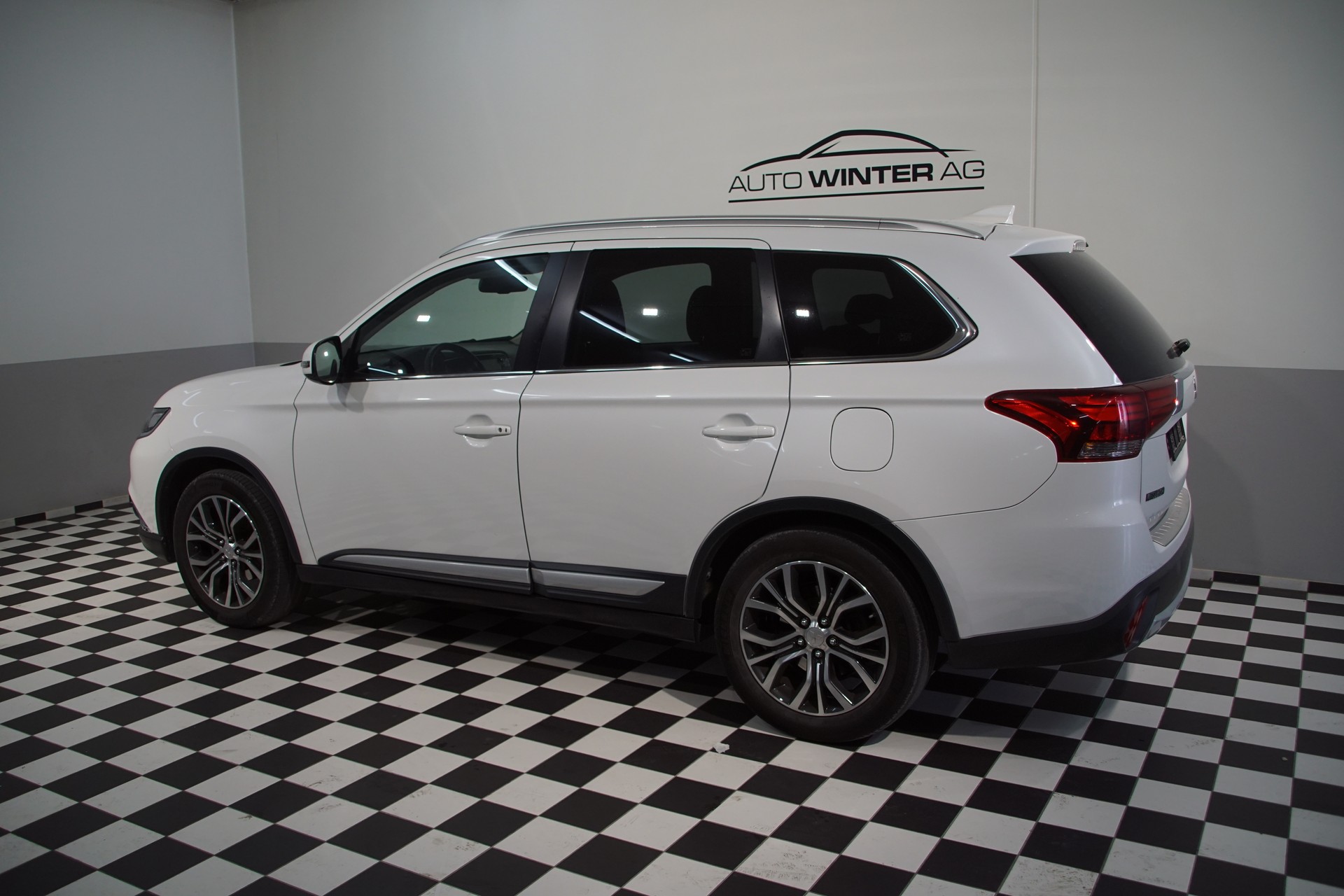 MITSUBISHI Outlander 2.2 DID 4WD Automatic-image-8