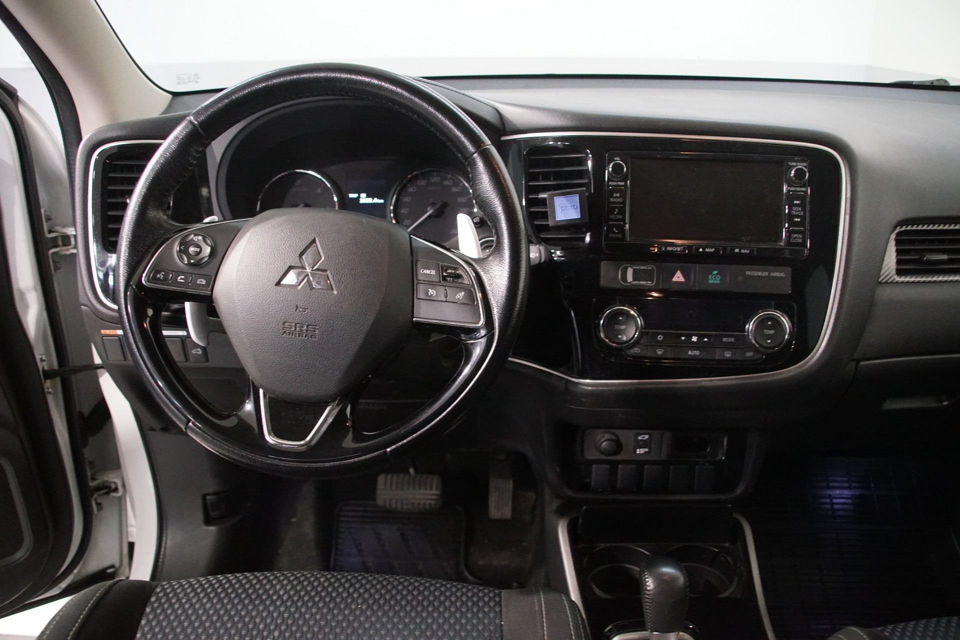 MITSUBISHI Outlander 2.2 DID 4WD Automatic-image-14