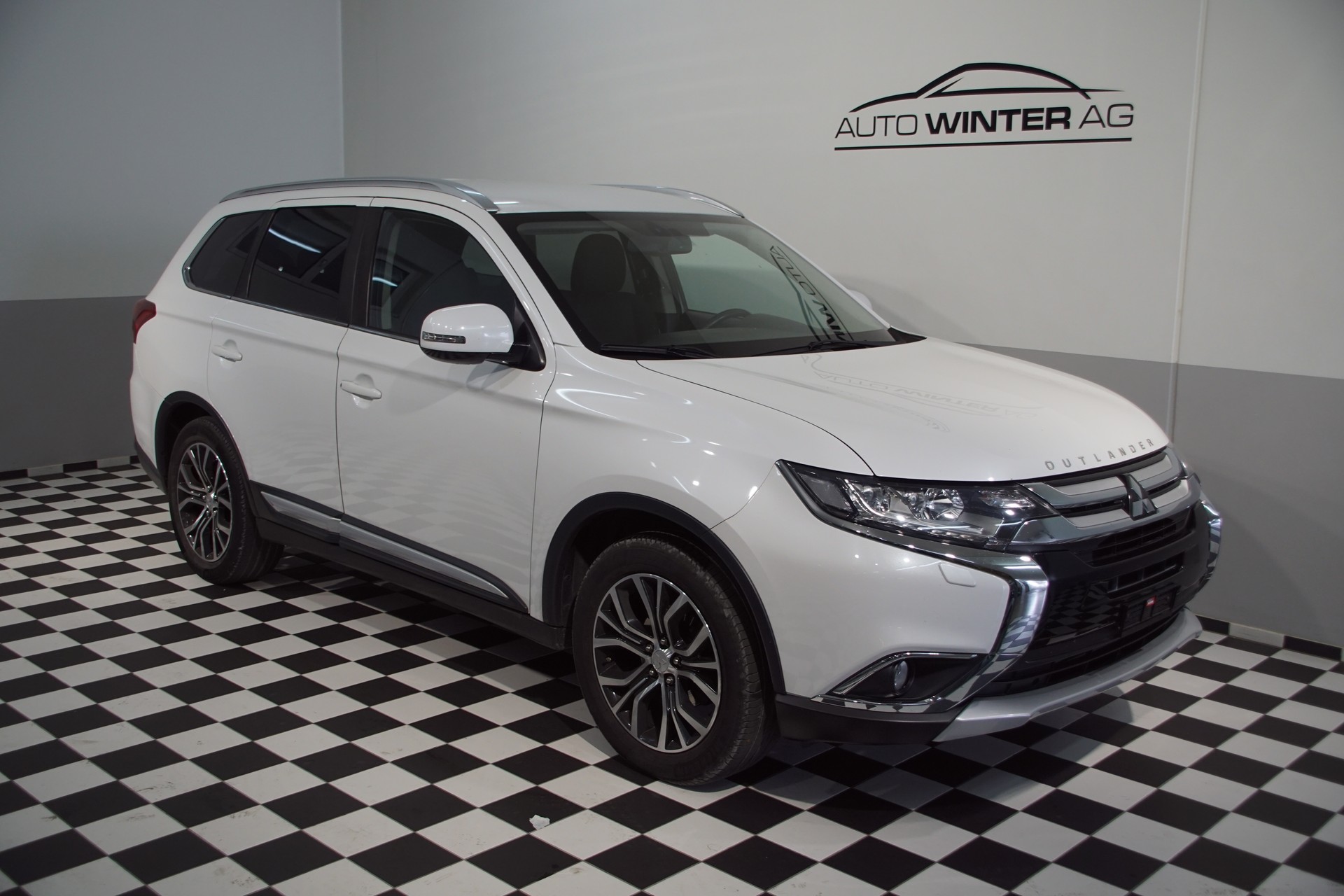 MITSUBISHI Outlander 2.2 DID 4WD Automatic-image-2