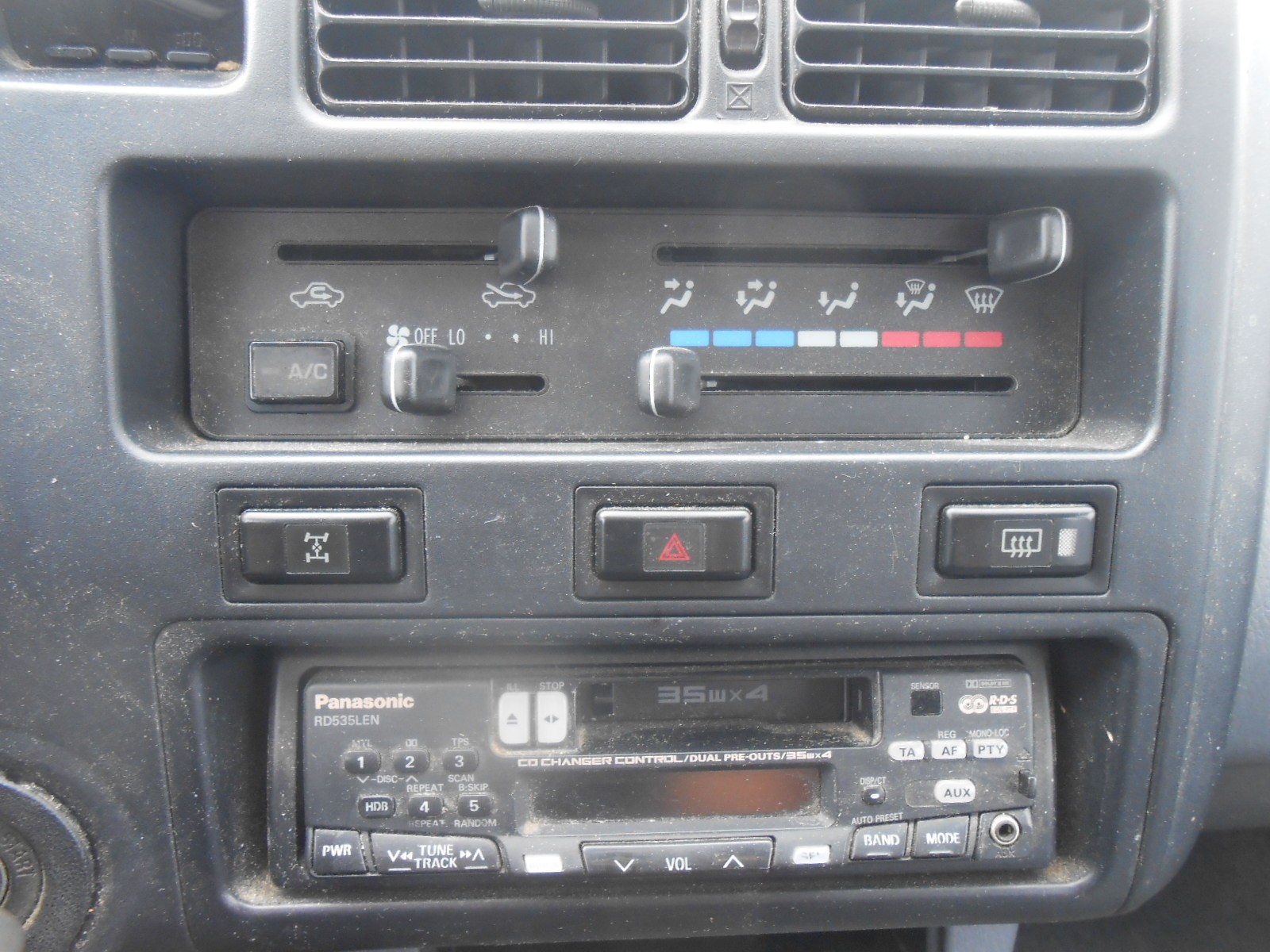 TOYOTA RAV-4-image-12