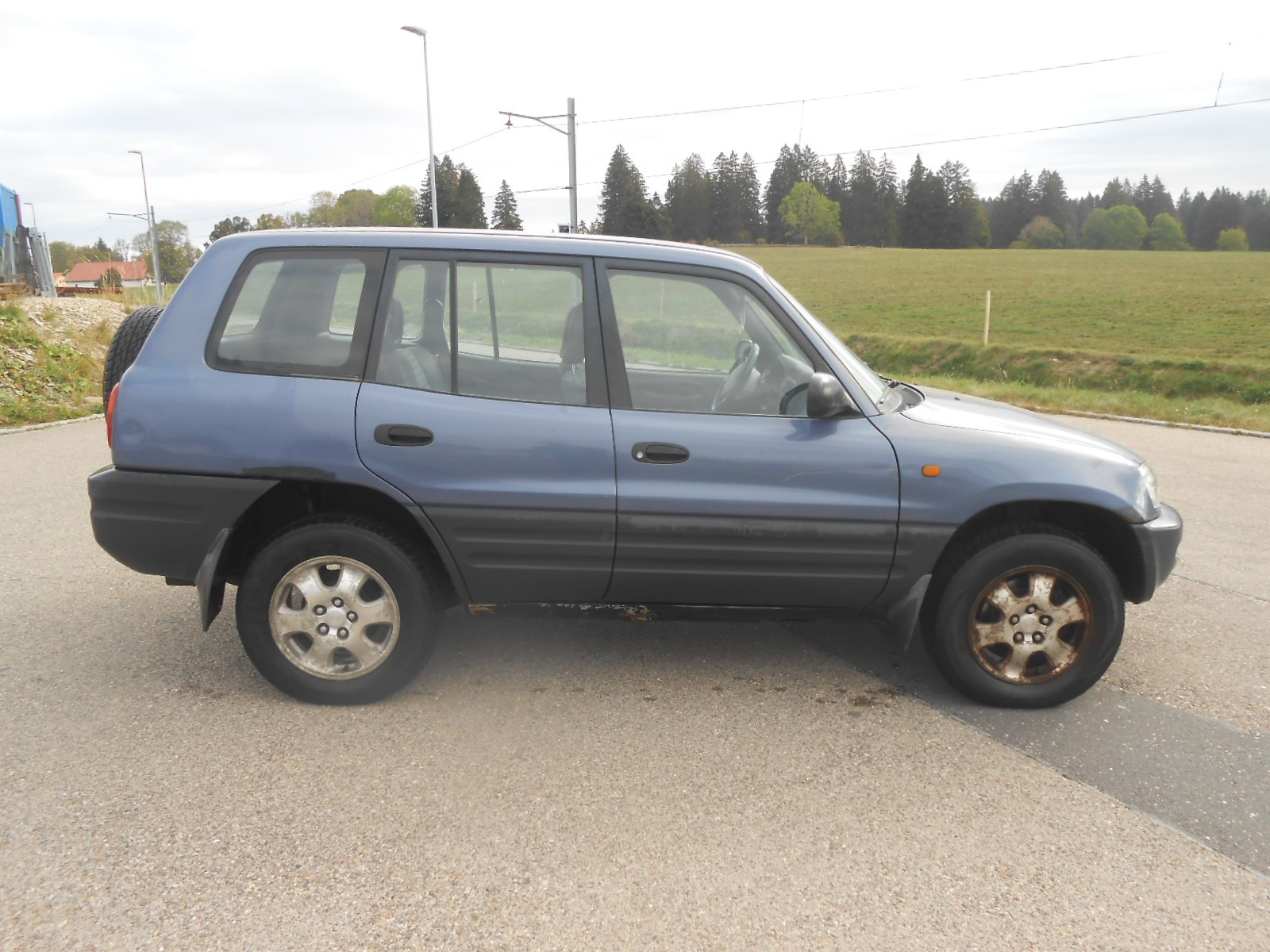 TOYOTA RAV-4-image-3