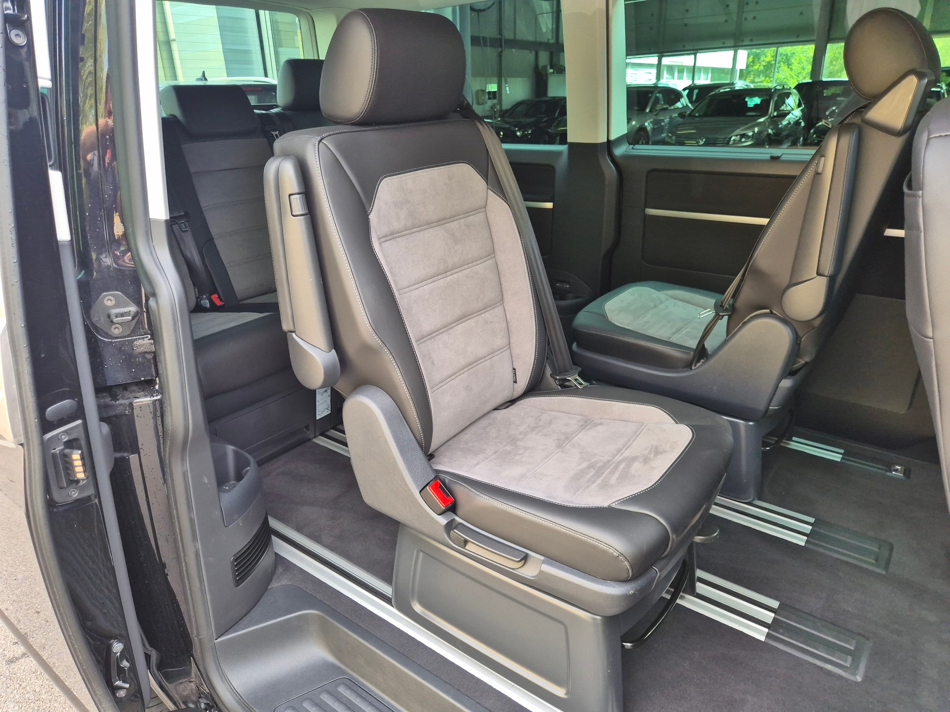 VW T6.1 Multivan 2.0 Bi-TDI Comfortline 4Motion DSG-image-18