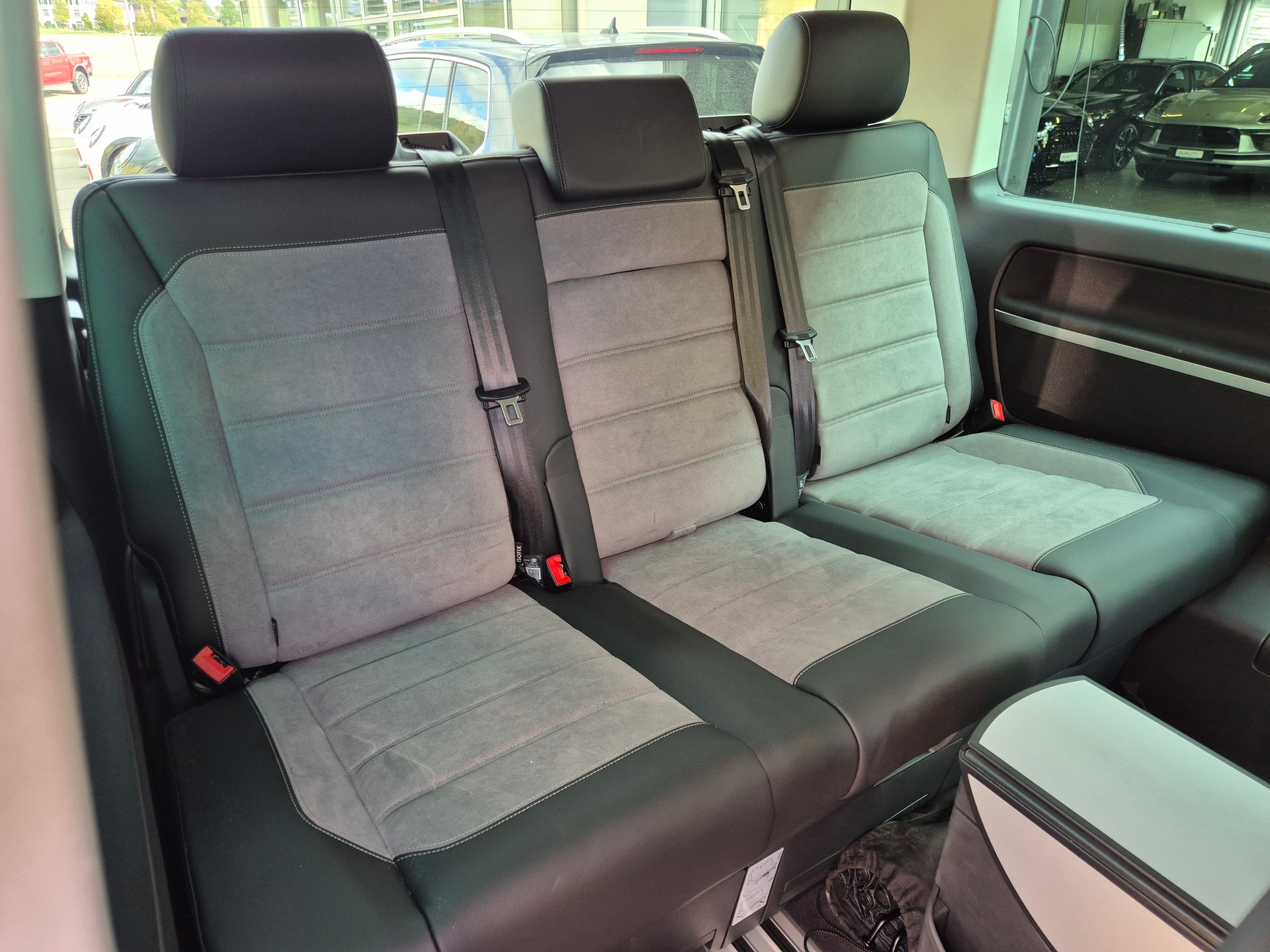 VW T6.1 Multivan 2.0 Bi-TDI Comfortline 4Motion DSG-image-19