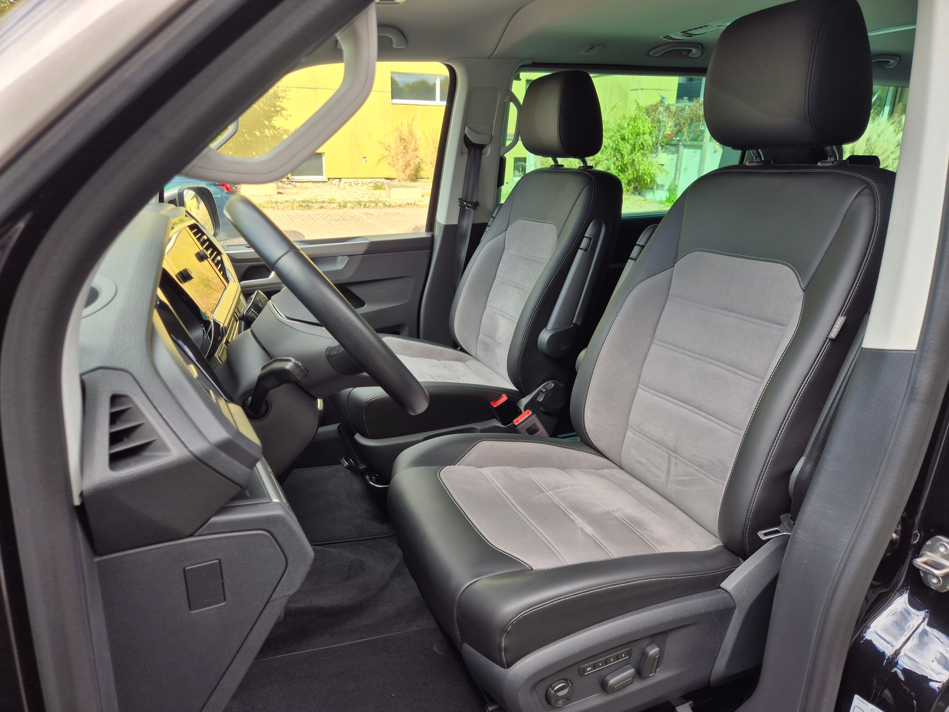 VW T6.1 Multivan 2.0 Bi-TDI Comfortline 4Motion DSG-image-10