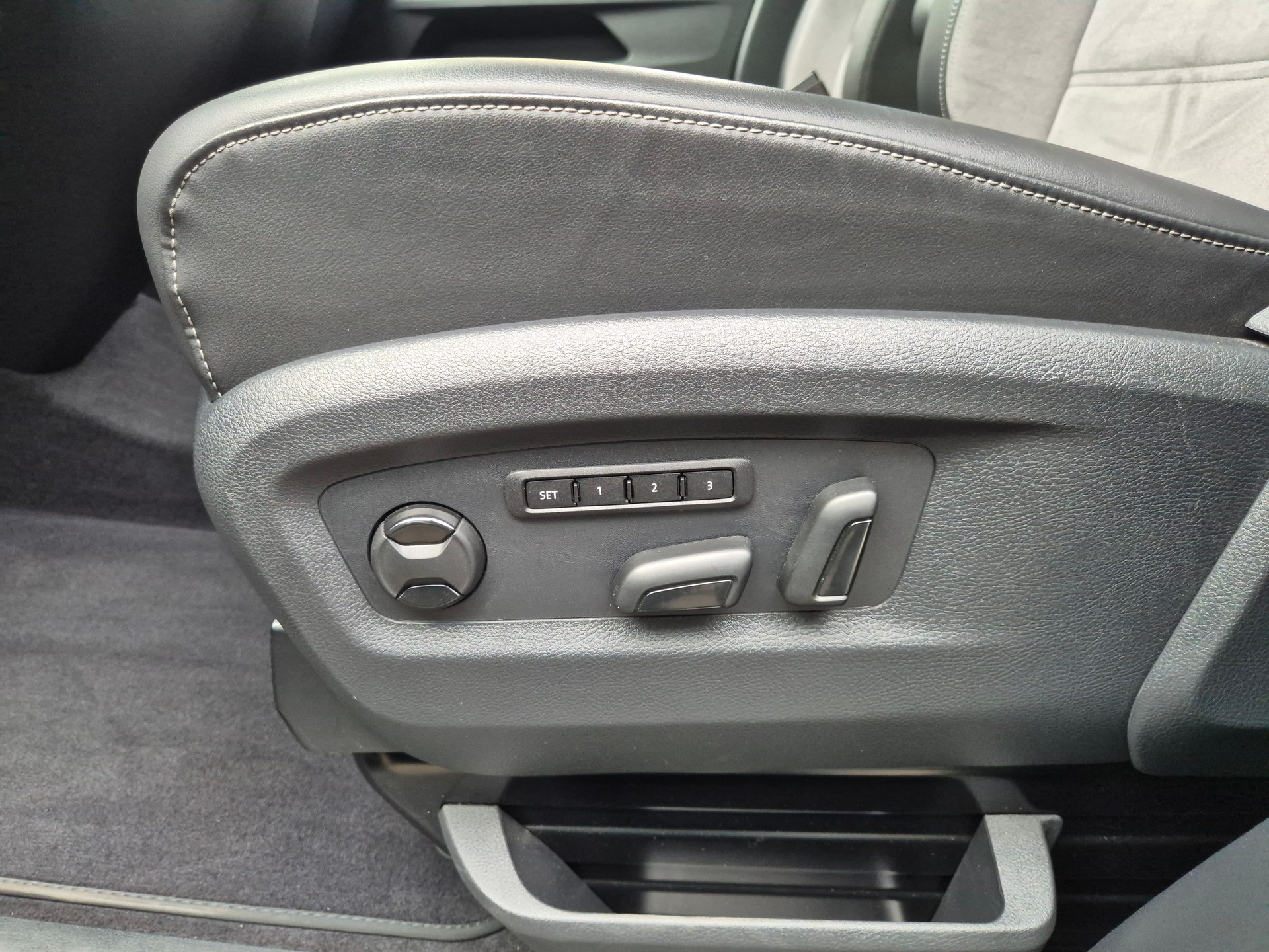 VW T6.1 Multivan 2.0 Bi-TDI Comfortline 4Motion DSG-image-11