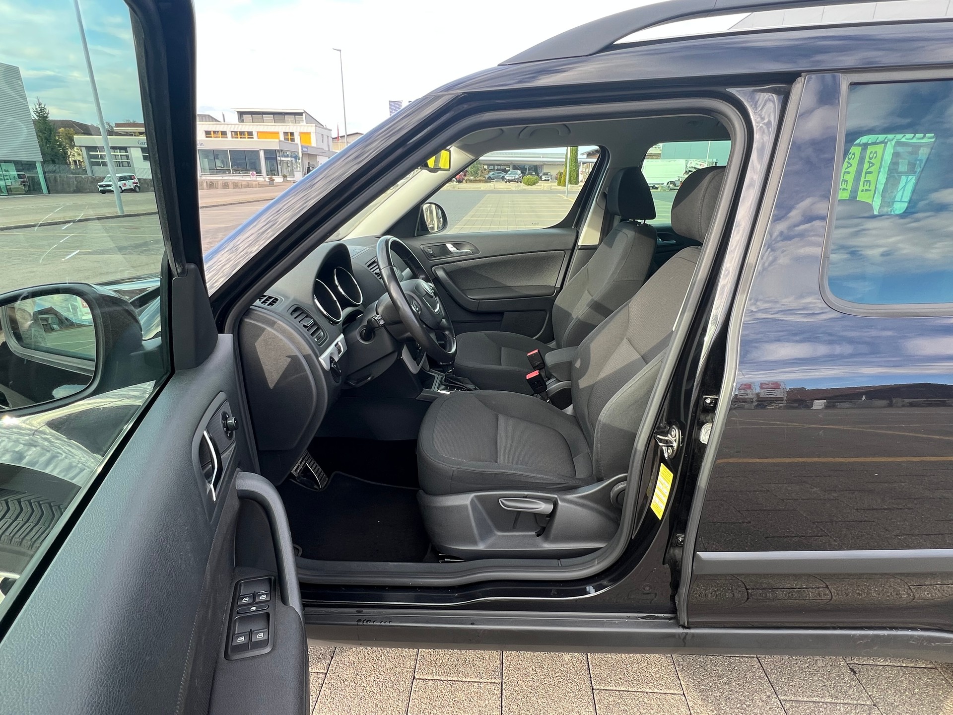 SKODA Yeti 2.0 TDI Ambition 4x4 DSG-image-6