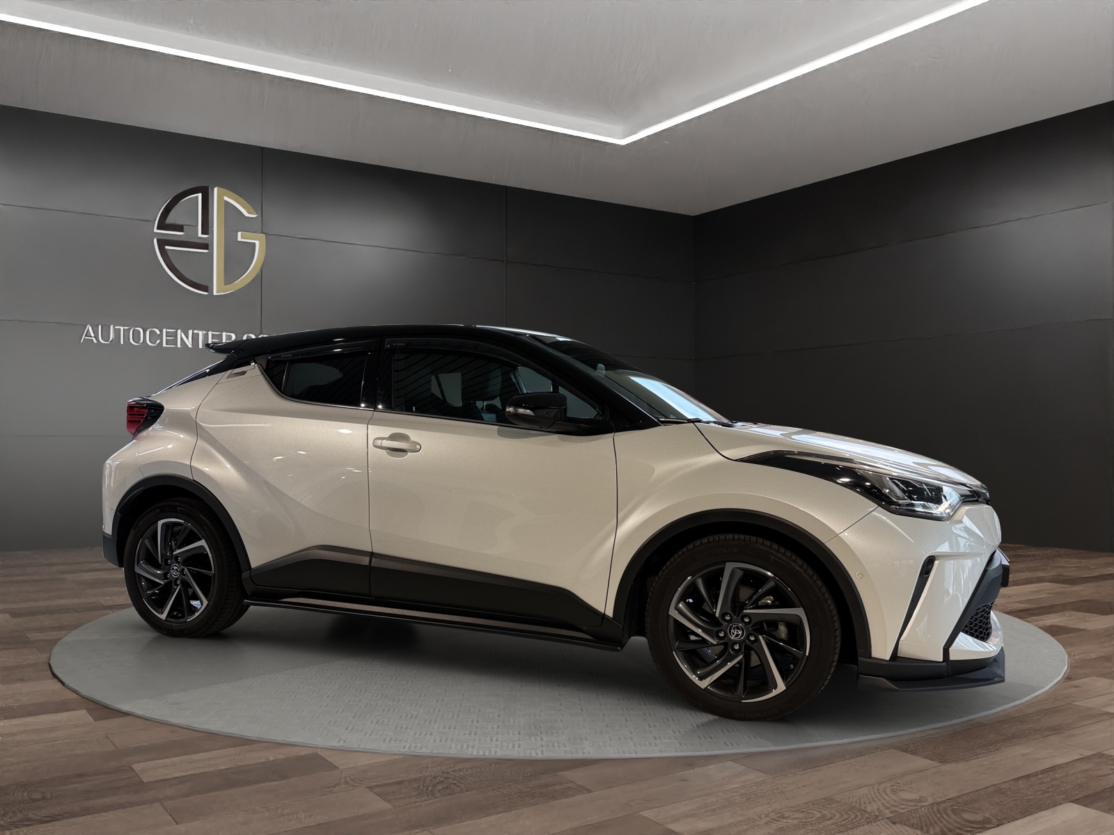 TOYOTA C-HR 2.0 HSD CVT Trend-image-4