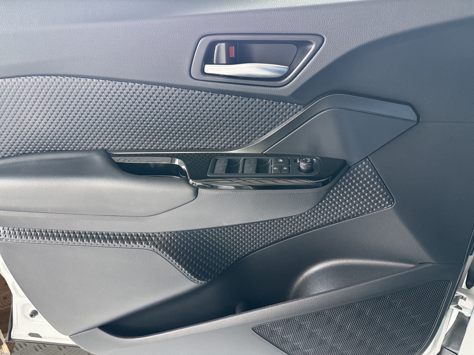 TOYOTA C-HR 2.0 HSD CVT Trend-image-10