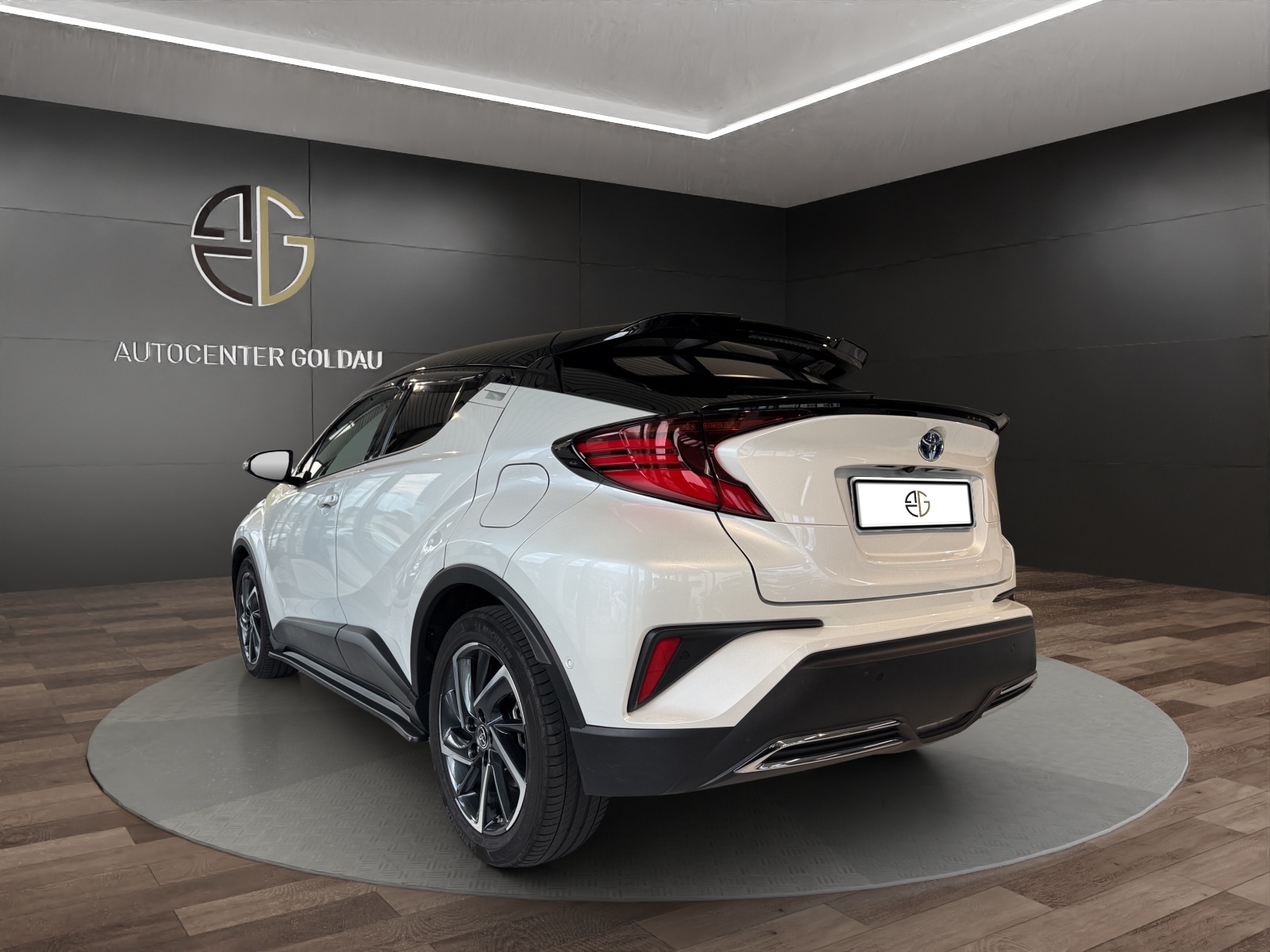 TOYOTA C-HR 2.0 HSD CVT Trend-image-1