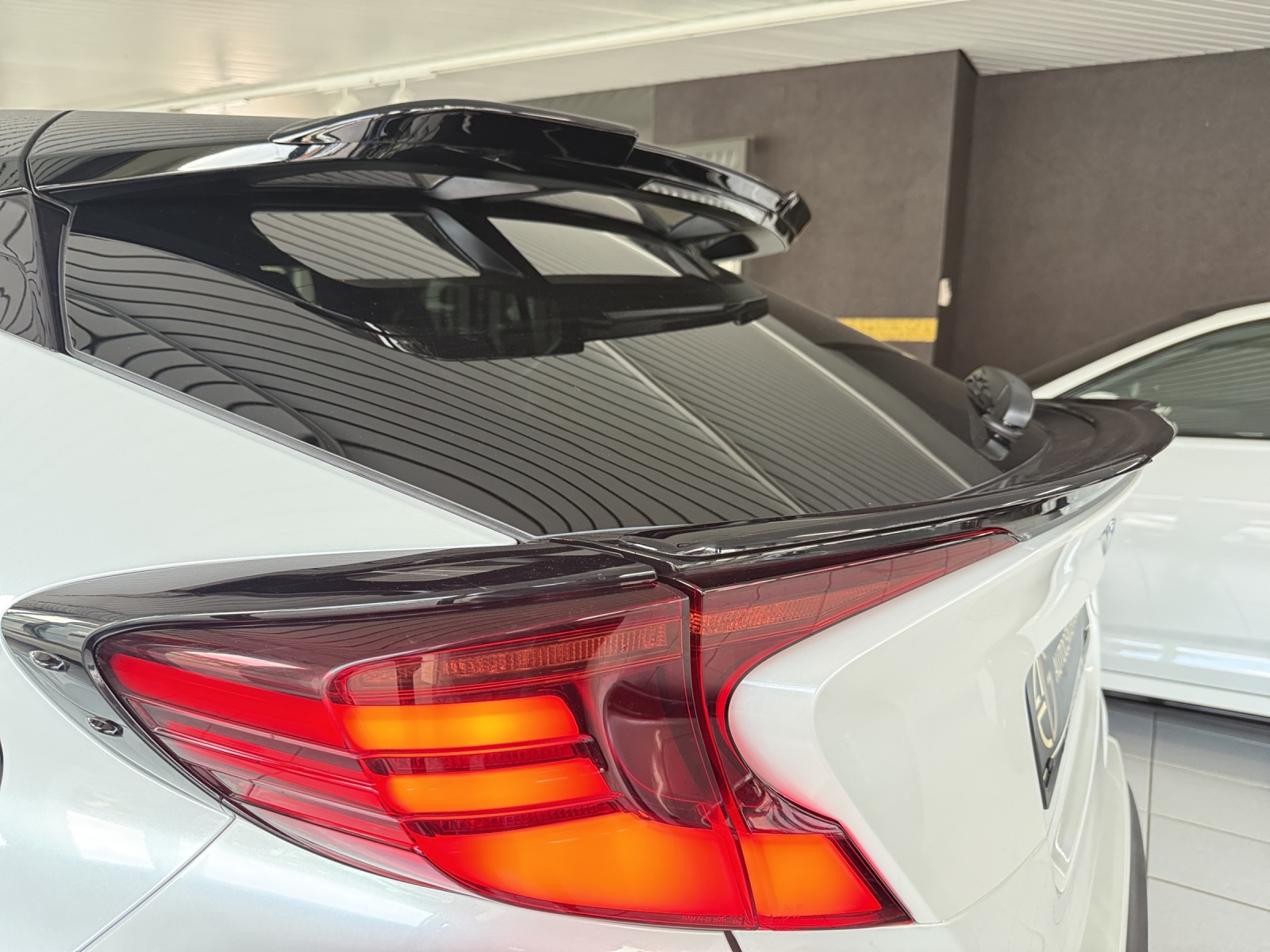 TOYOTA C-HR 2.0 HSD CVT Trend-image-16
