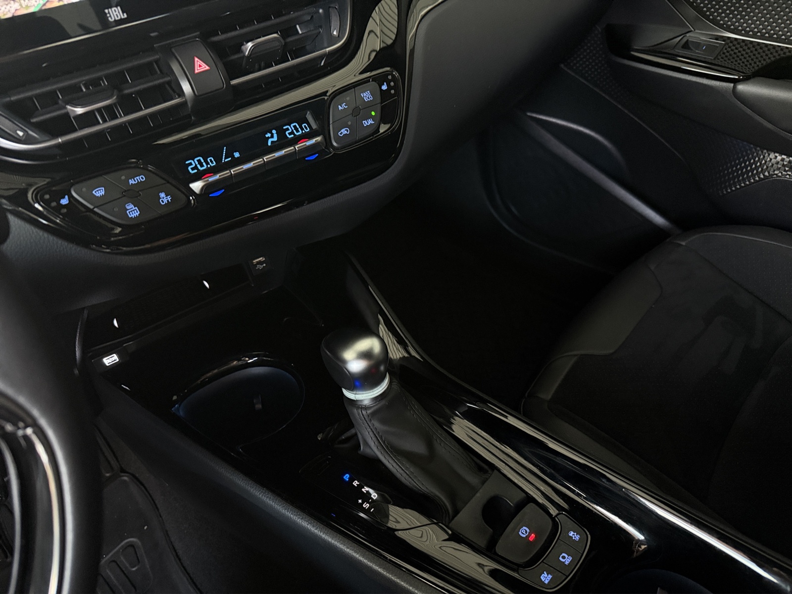 TOYOTA C-HR 2.0 HSD CVT Trend-image-14