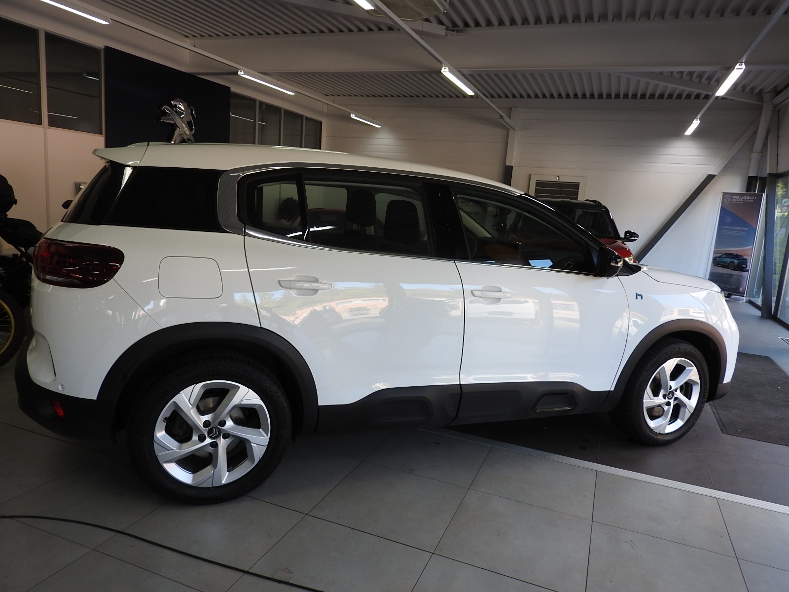 CITROEN C5 Aircross 1.6 Plug-In-Hybrid Swiss Edition-image-3