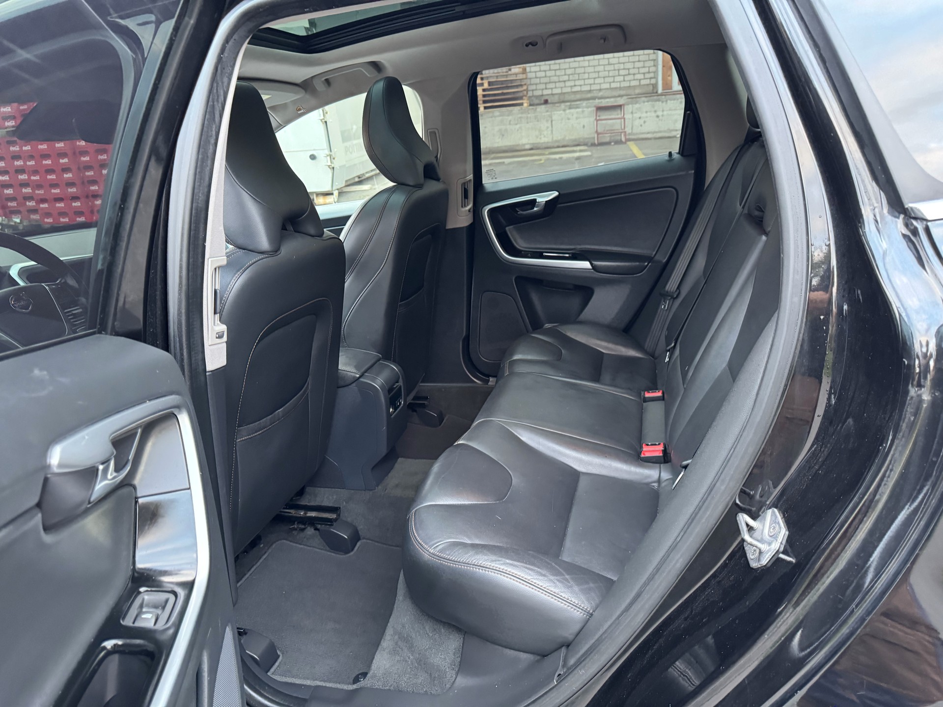 VOLVO XC60 D5 AWD Kinetic Geartronic-image-18