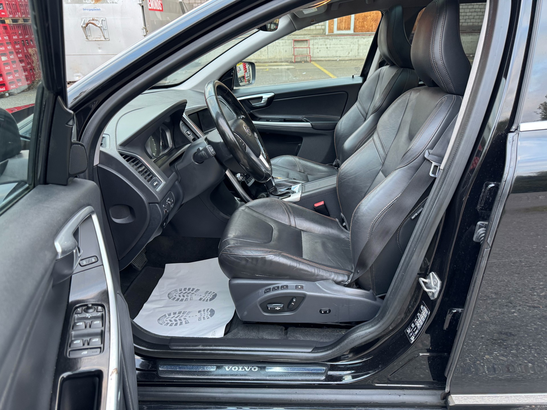 VOLVO XC60 D5 AWD Kinetic Geartronic-image-14