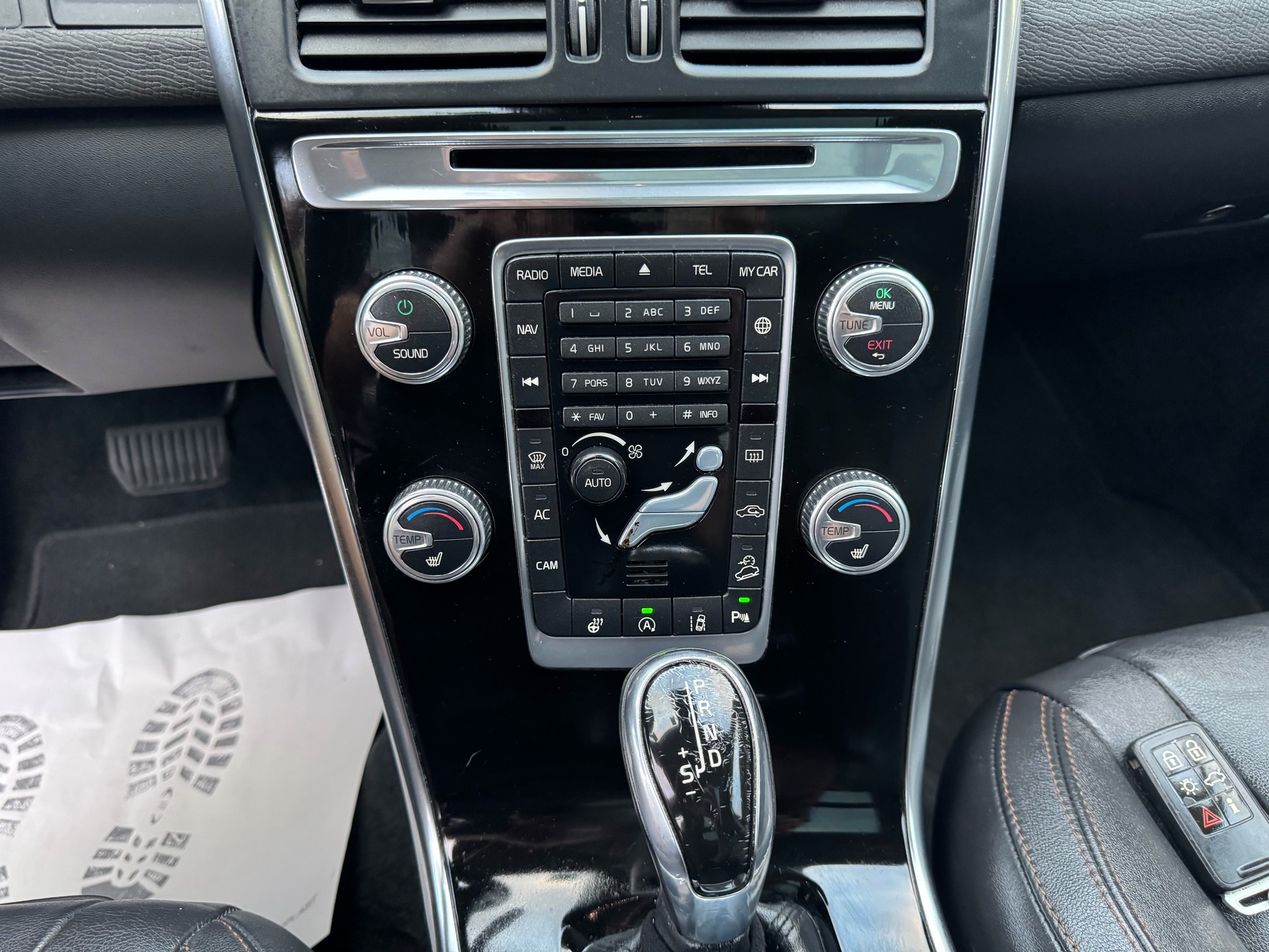 VOLVO XC60 D5 AWD Kinetic Geartronic-image-27