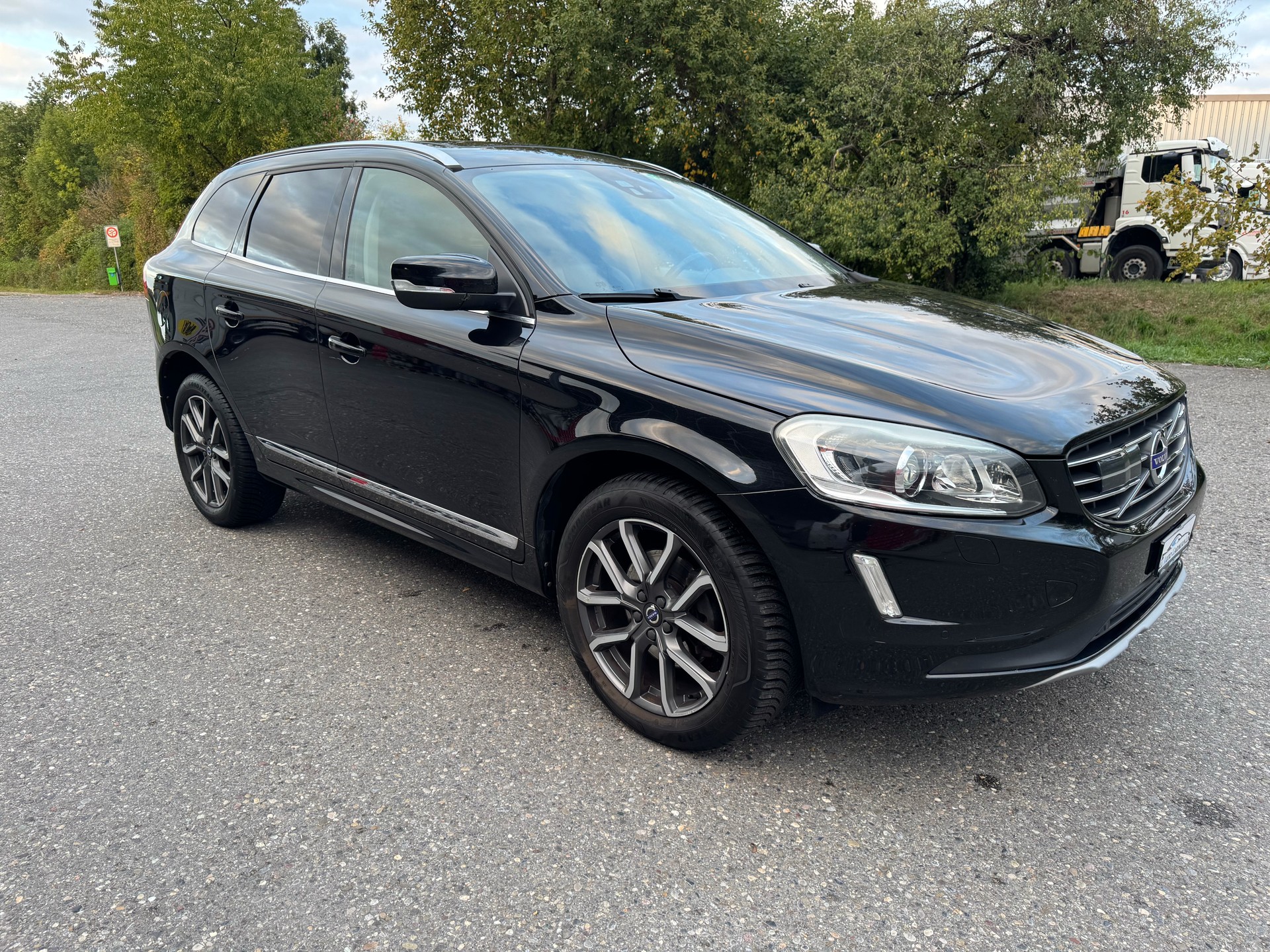 VOLVO XC60 D5 AWD Kinetic Geartronic-image-1